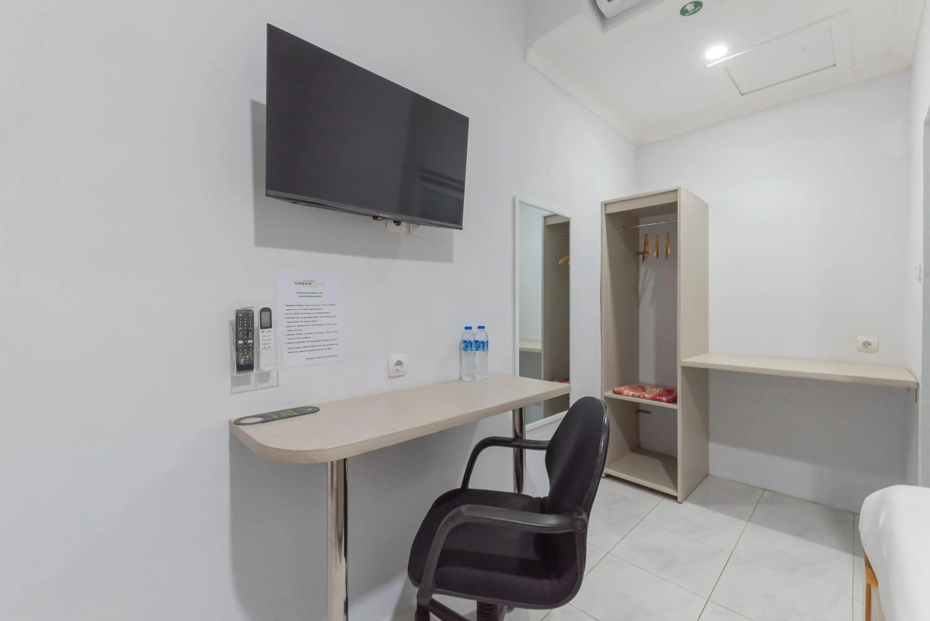 TV and multimedia in UrbanView Hotel 3m Syariah