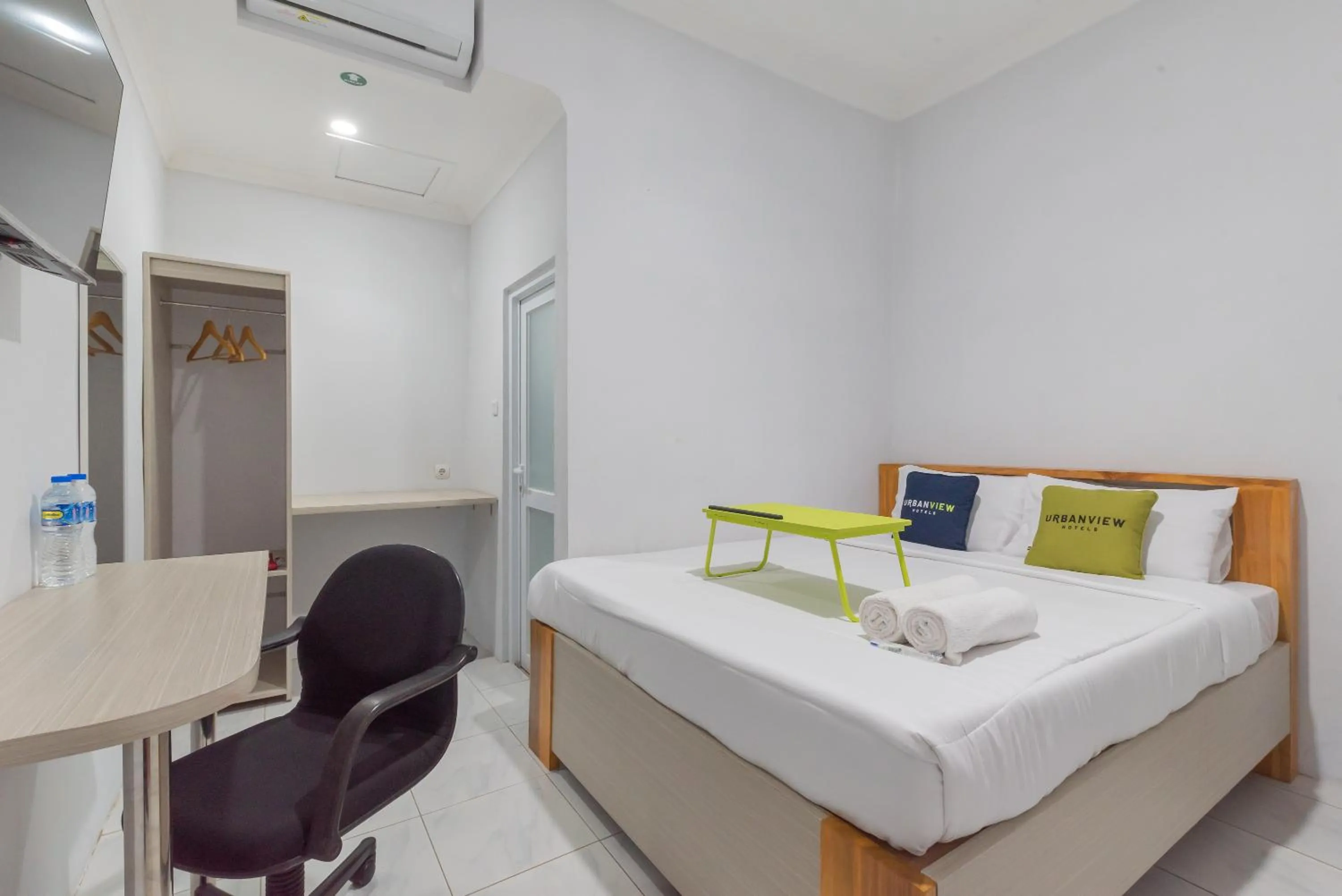 Bedroom, Bed in UrbanView Hotel 3m Syariah