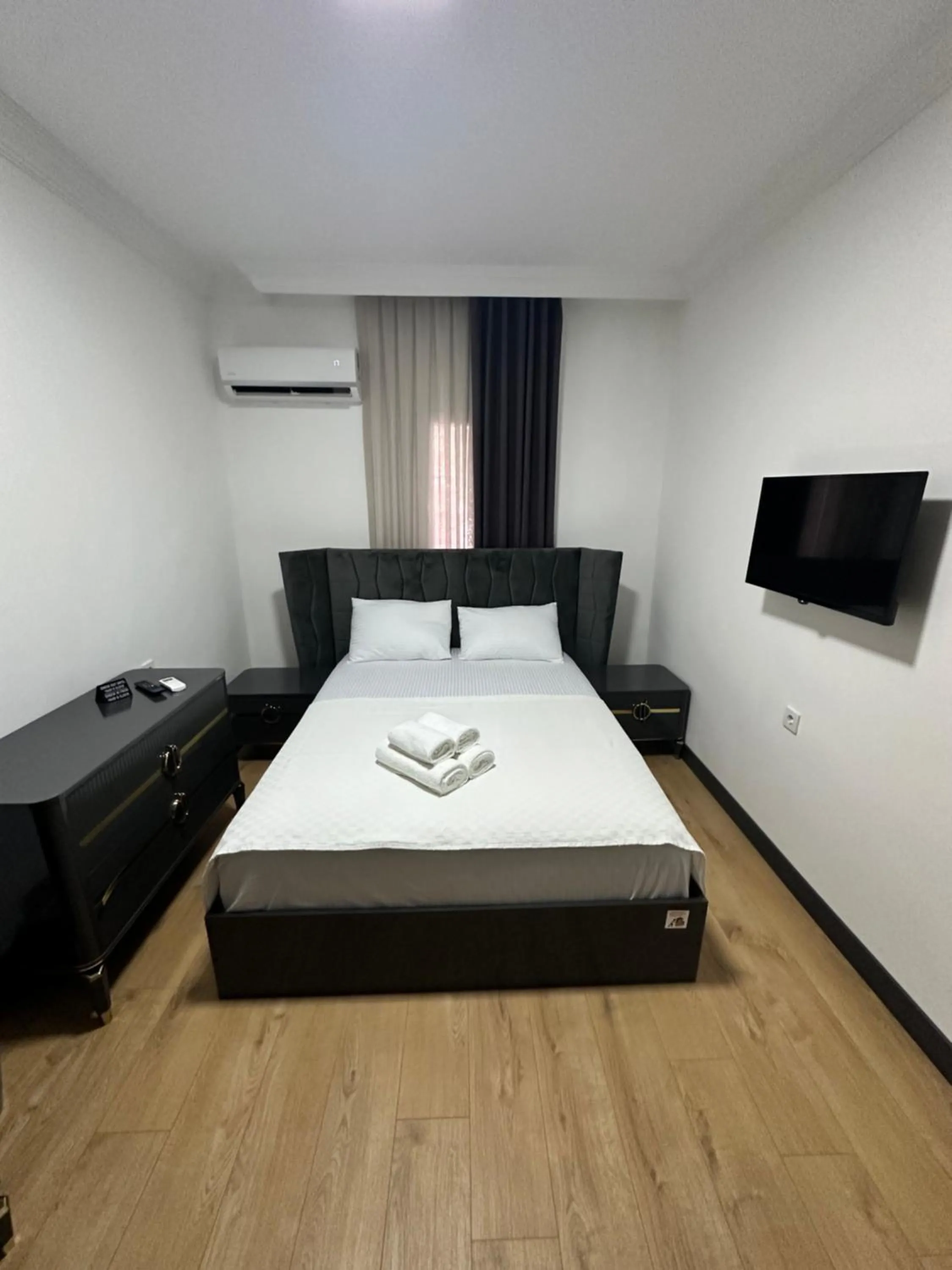 Photo of the whole room, Bed in Davidson Boutique Hotel