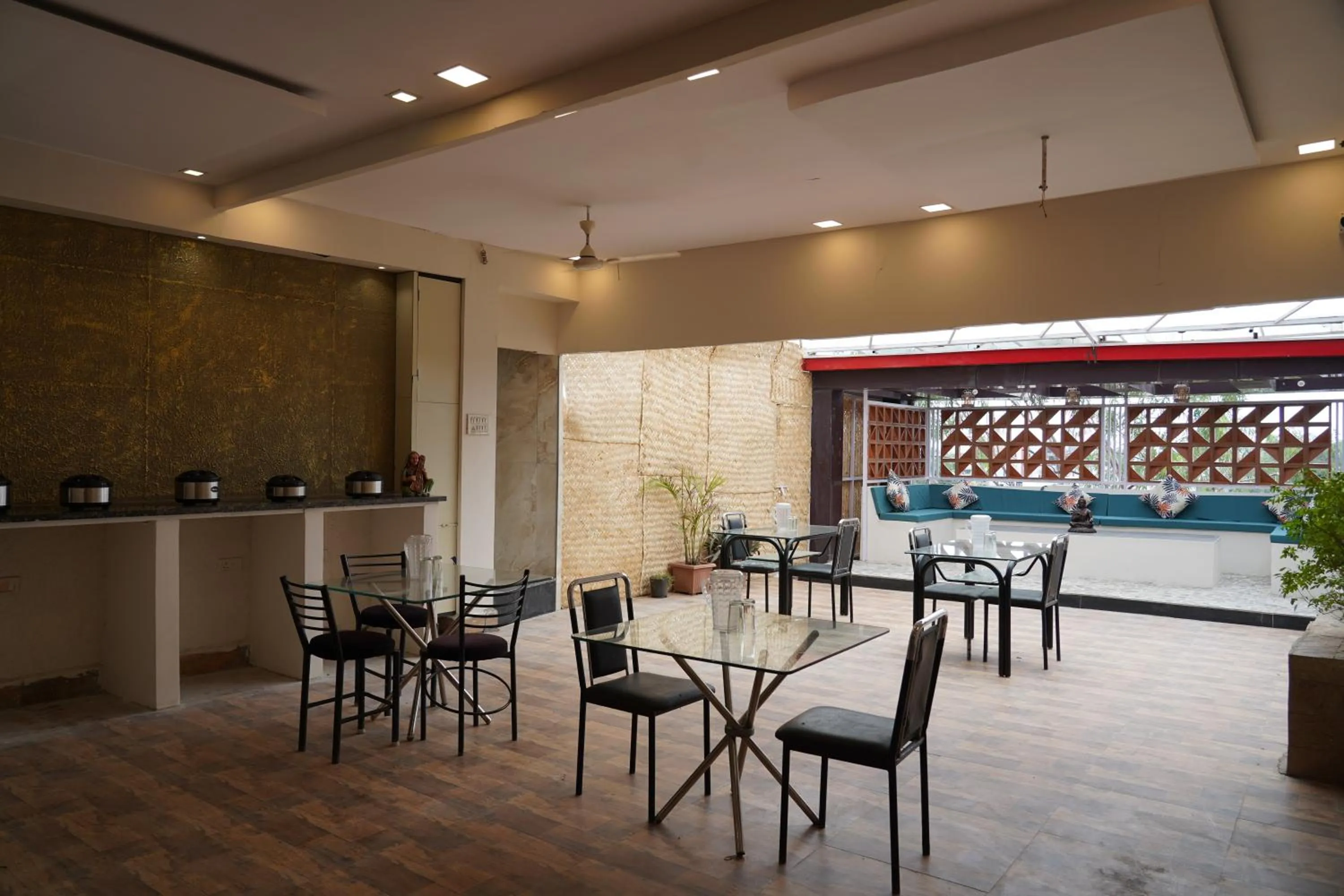 Restaurant/places to eat in Hotel Suryodaya