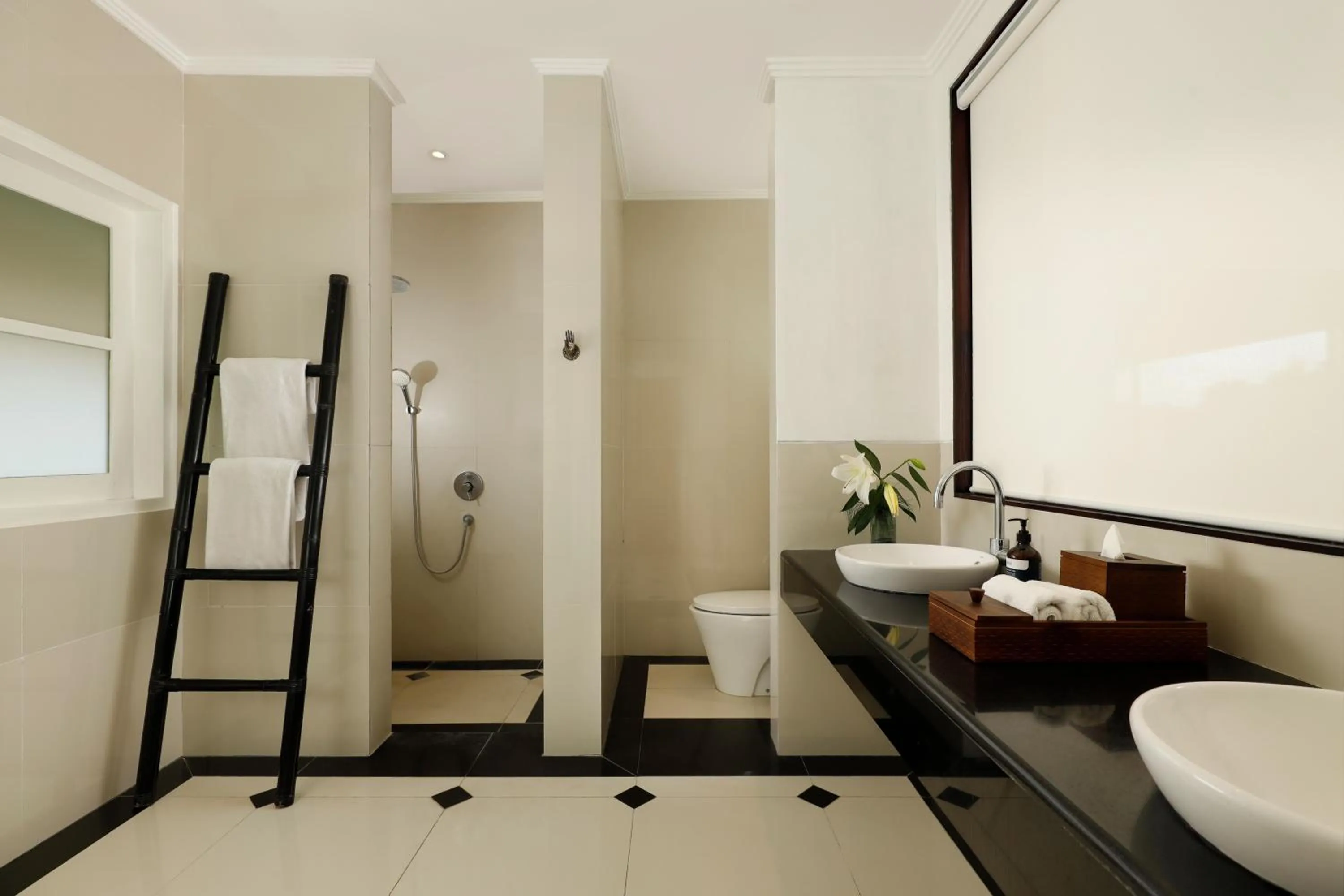 Toilet in Shanti Estate Seminyak by Nakula