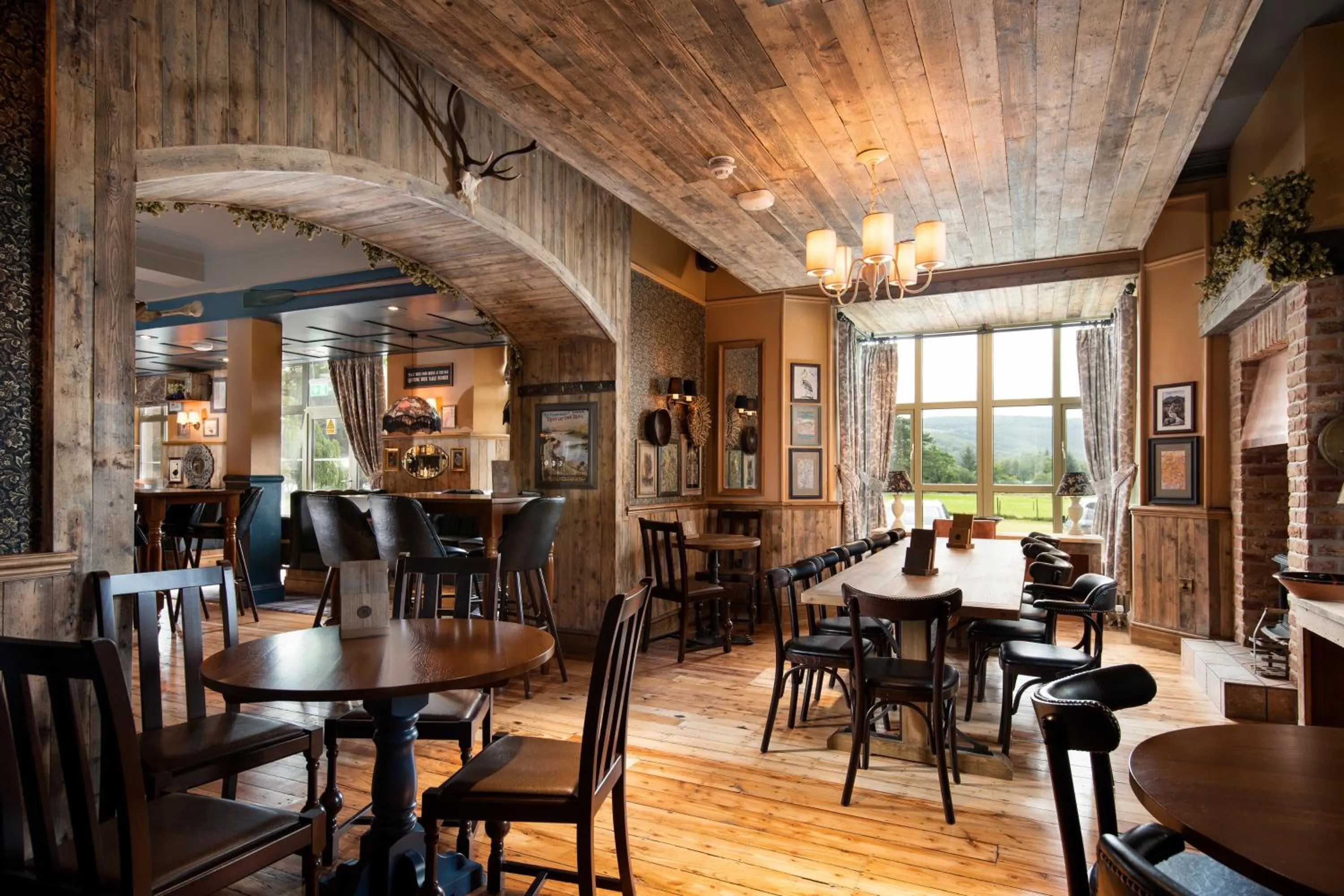 Lounge or bar in The Coniston Inn - The Inn Collection Group