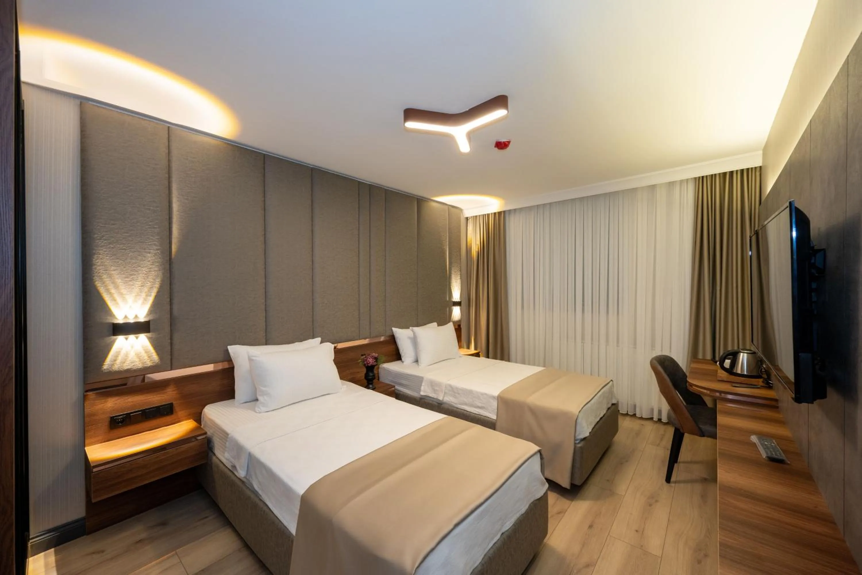 Photo of the whole room, Bed in Vess Hotel