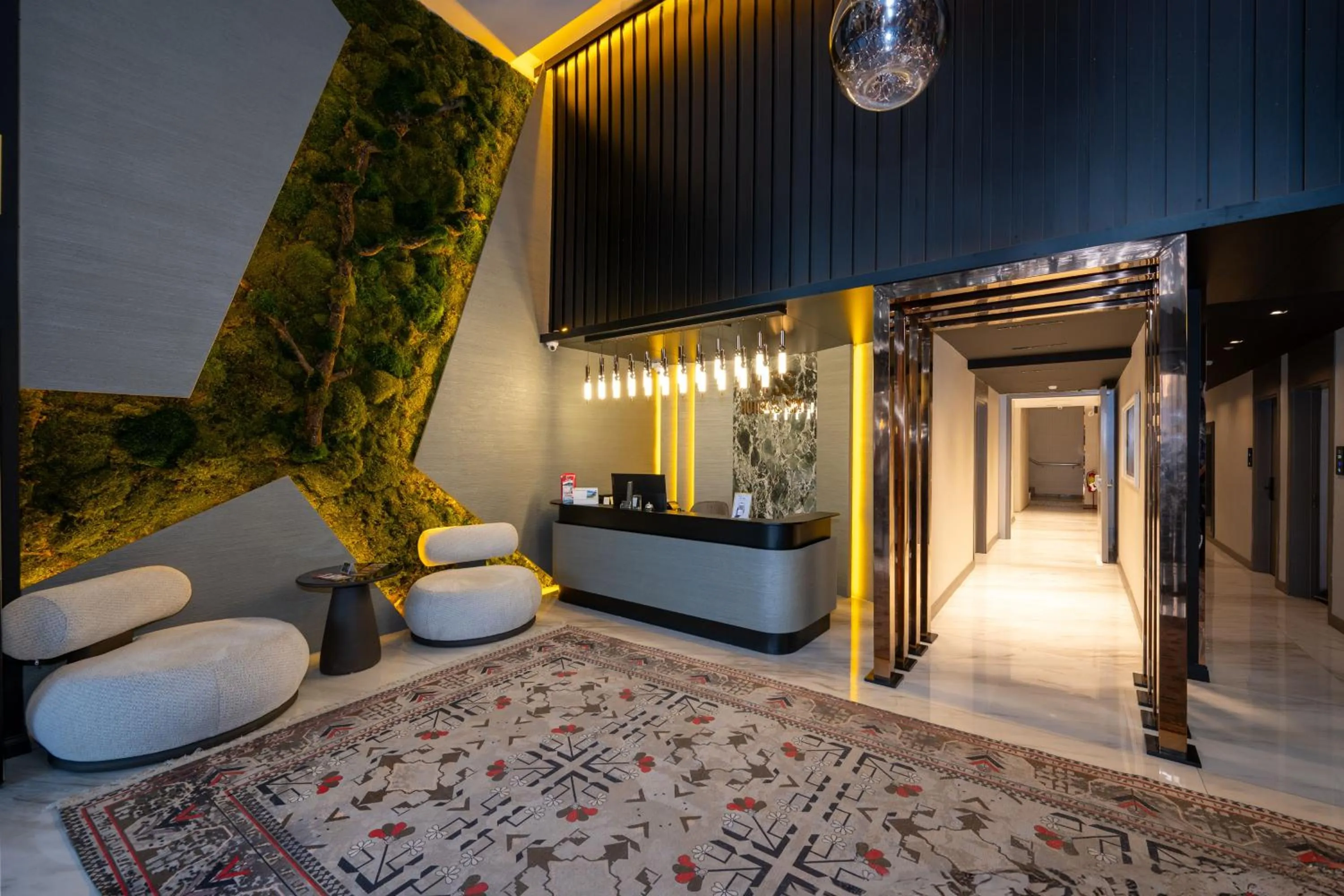 Lobby or reception in Vess Hotel