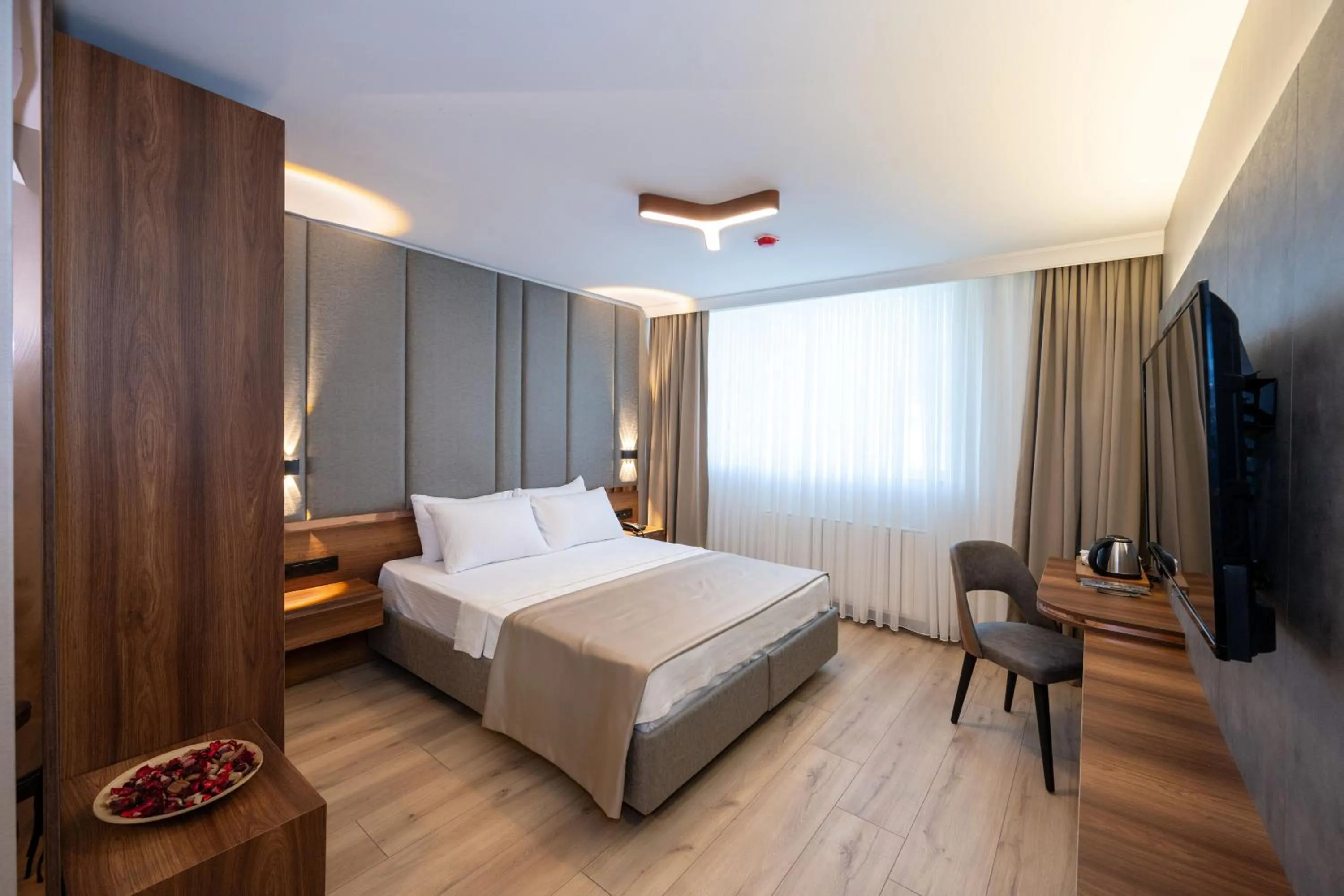 Photo of the whole room, Bed in Vess Hotel