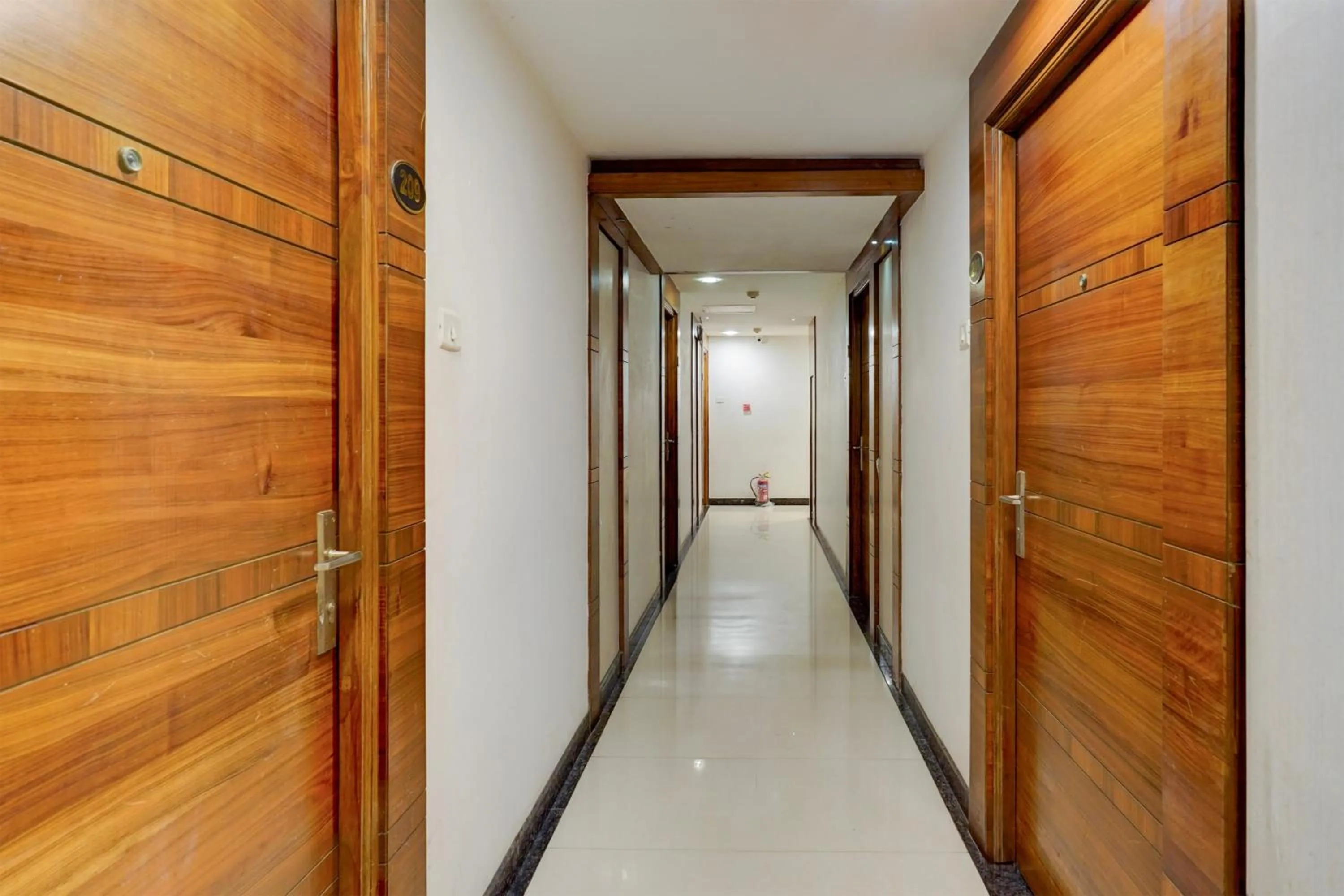 Lobby or reception in Super Townhouse Arcot Road Near Kauvery hospital
