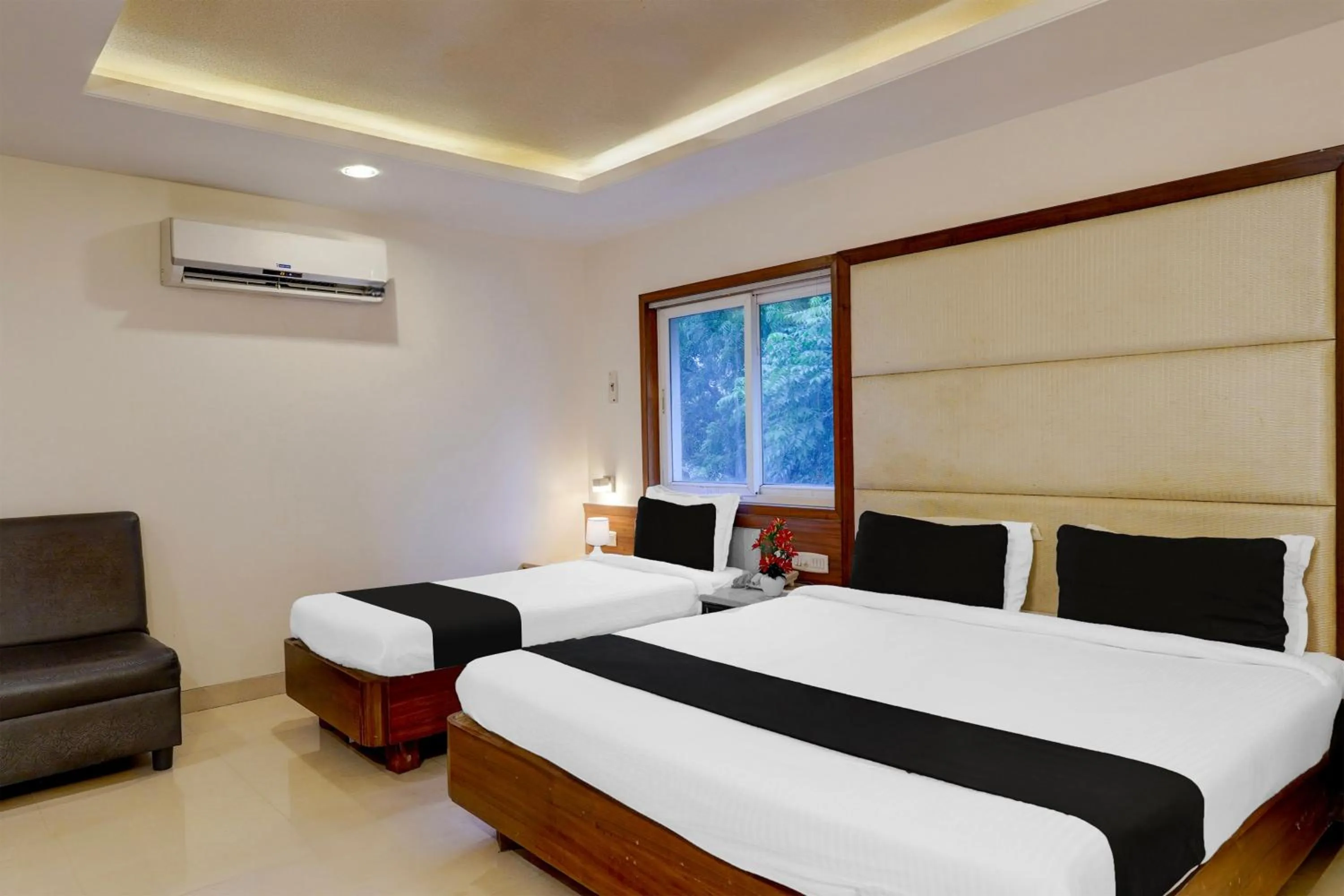 Bedroom, Bed in Super Townhouse Arcot Road Near Kauvery hospital