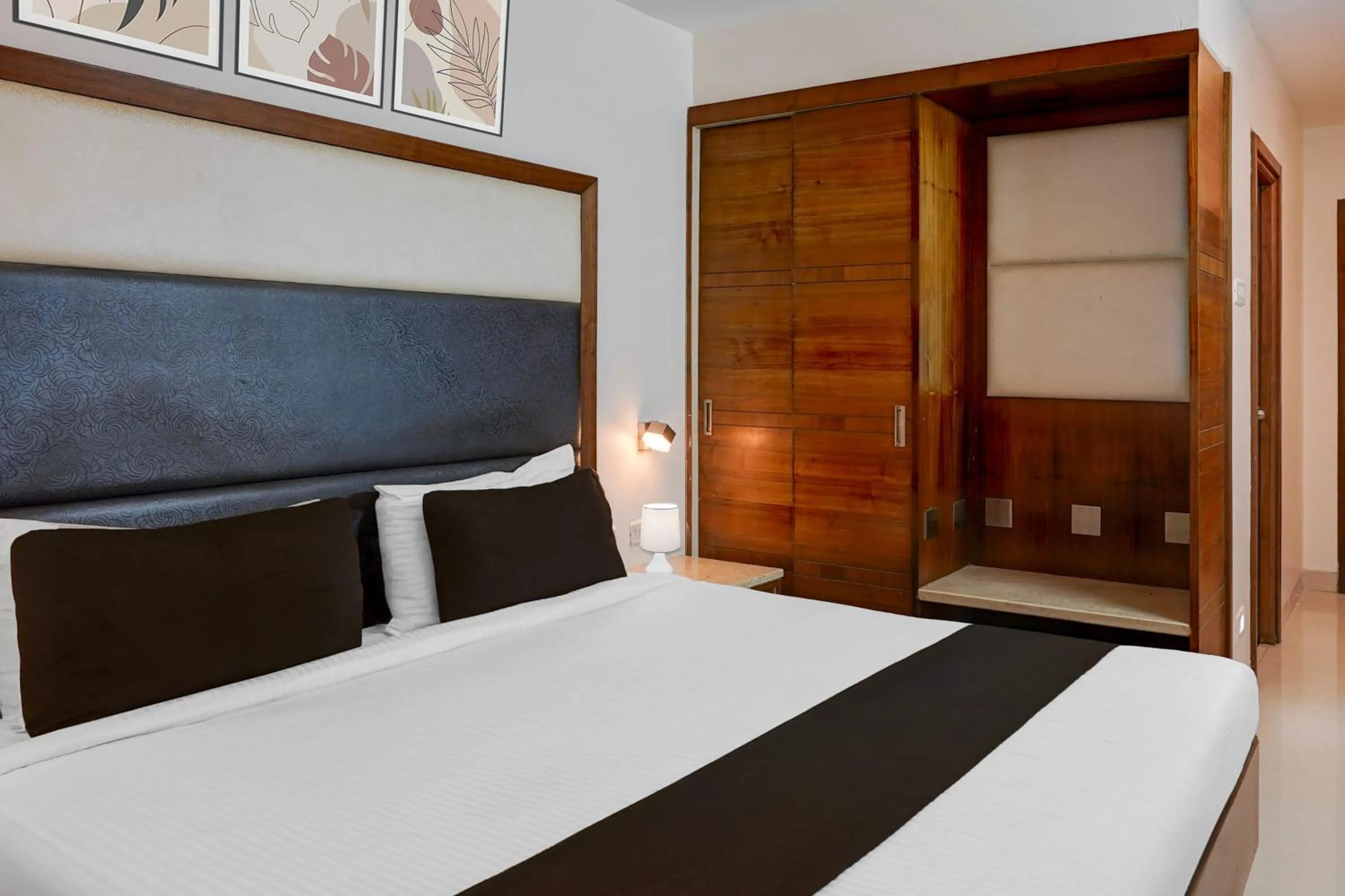 Bedroom, Bed in Super Townhouse Arcot Road Near Kauvery hospital