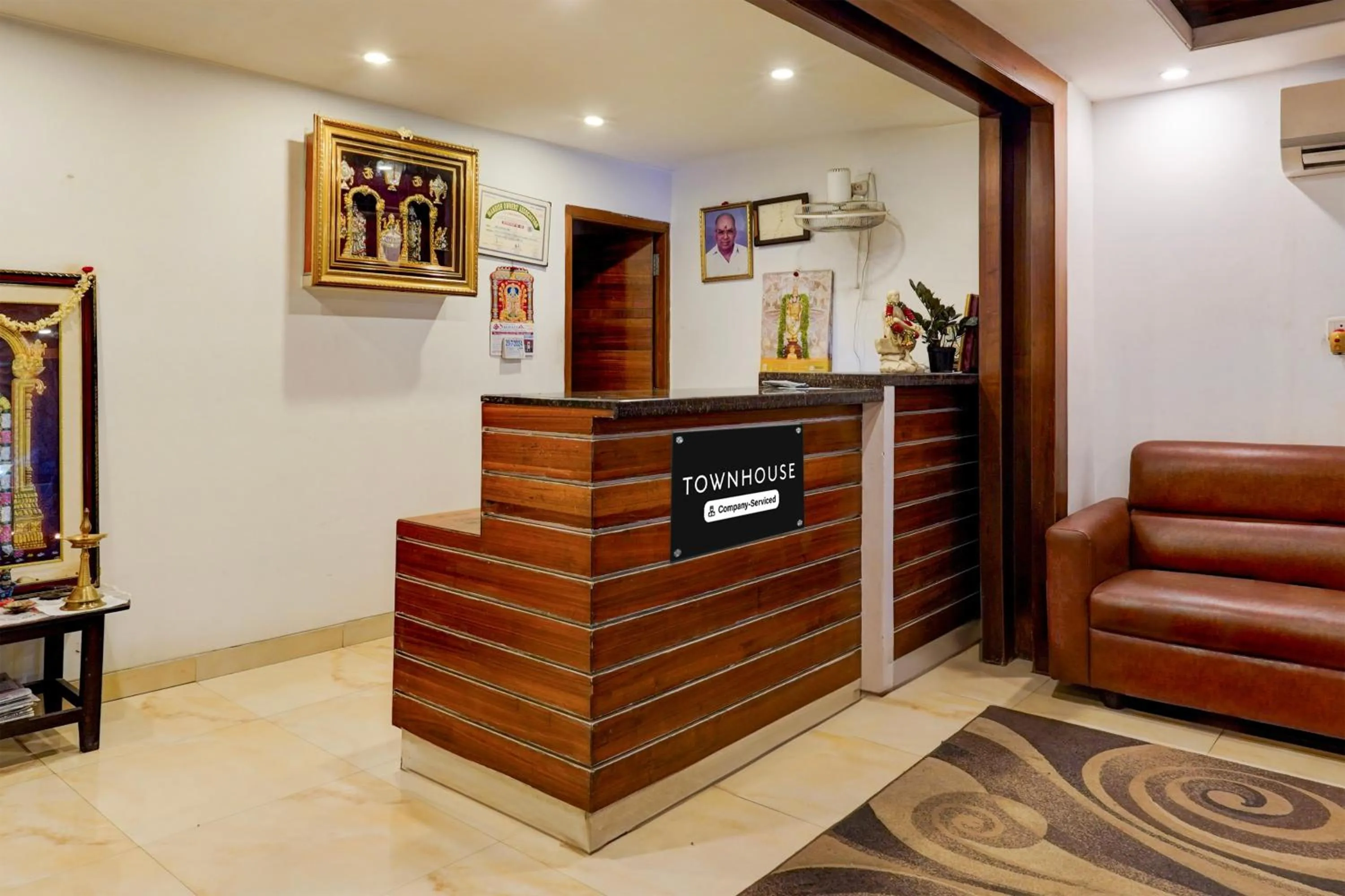 Lobby or reception in Super Townhouse Arcot Road Near Kauvery hospital