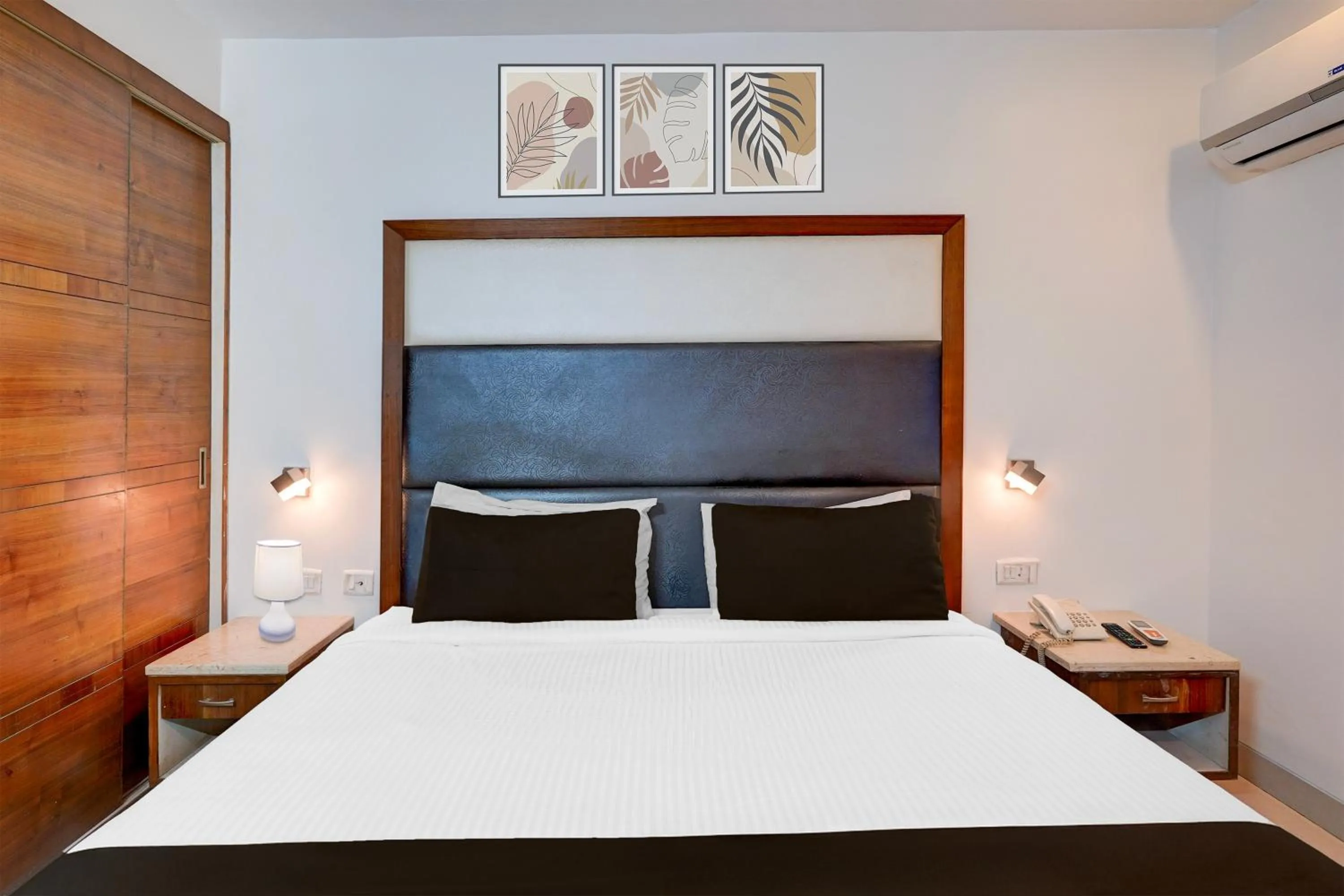 Bedroom, Bed in Super Townhouse Arcot Road Near Kauvery hospital