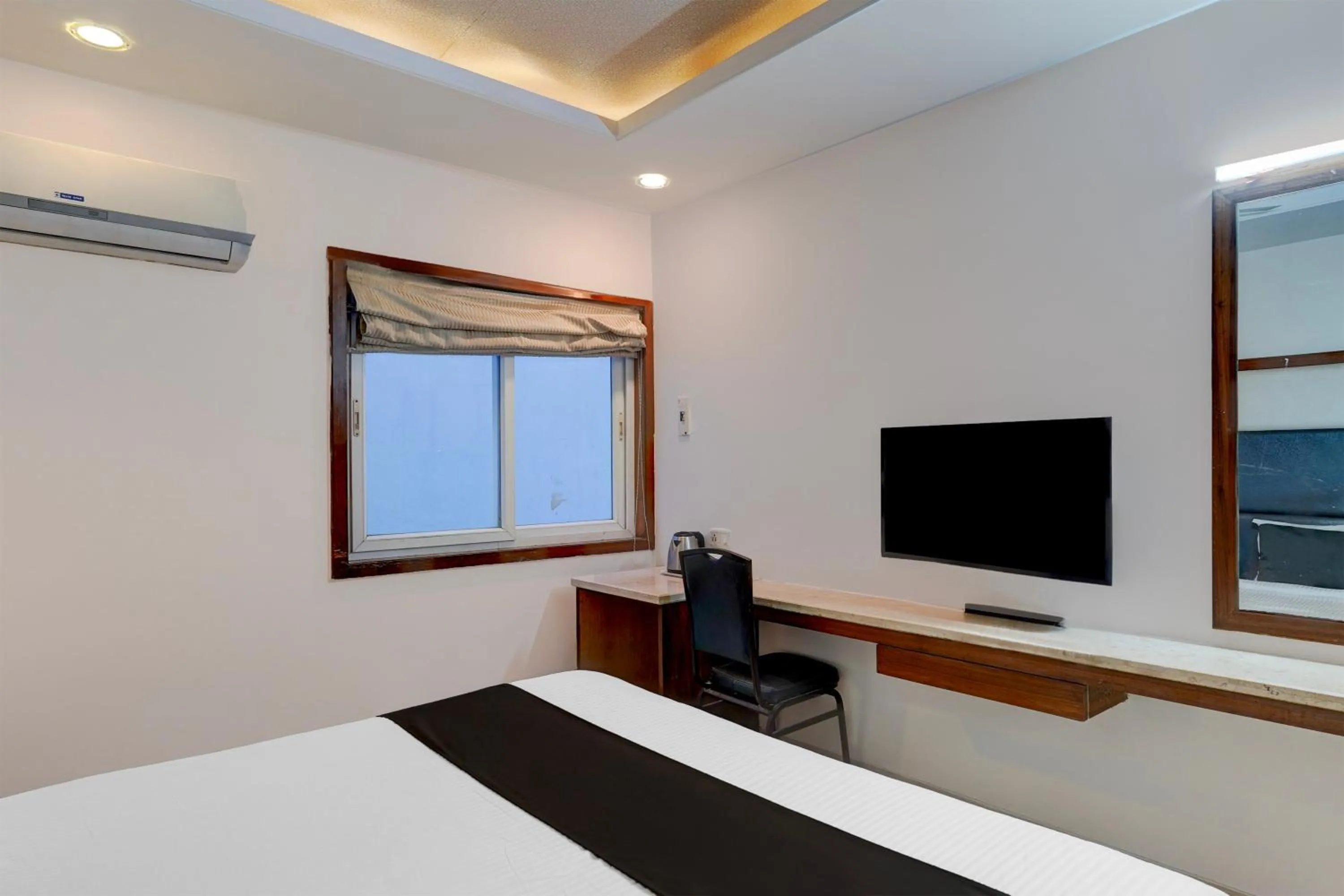 Bedroom, Bed in Super Townhouse Arcot Road Near Kauvery hospital