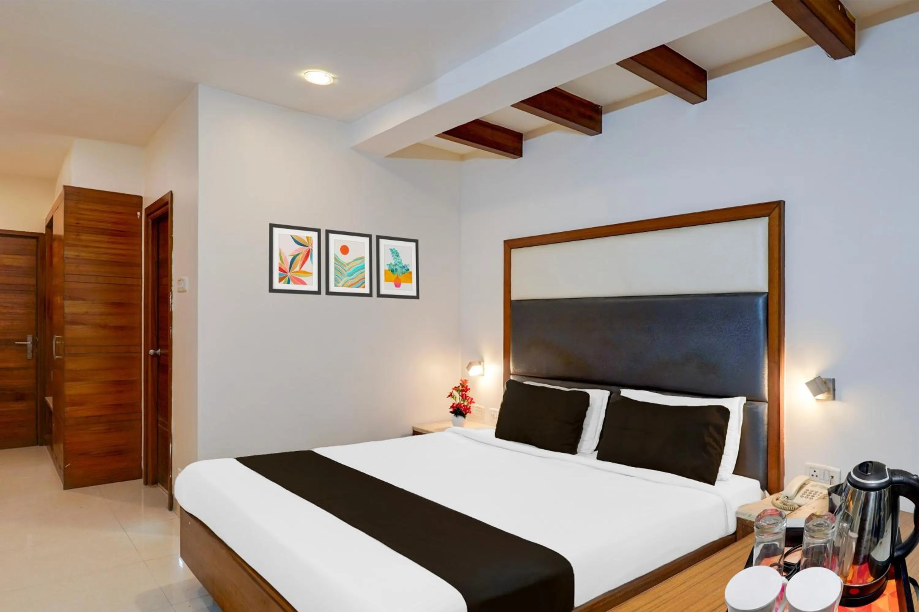 Bedroom, Bed in Super Townhouse Arcot Road Near Kauvery hospital