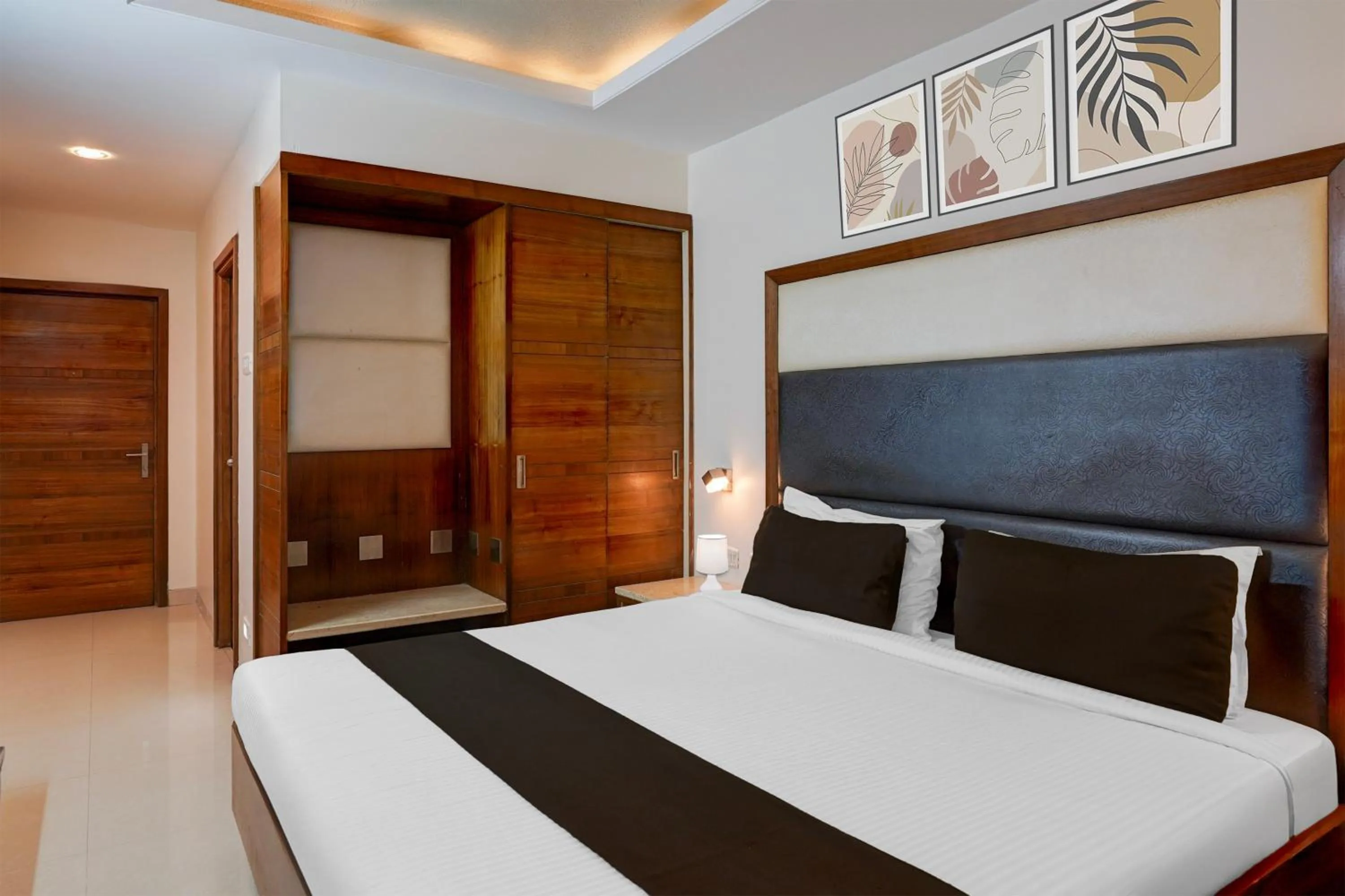 Bedroom, Bed in Super Townhouse Arcot Road Near Kauvery hospital