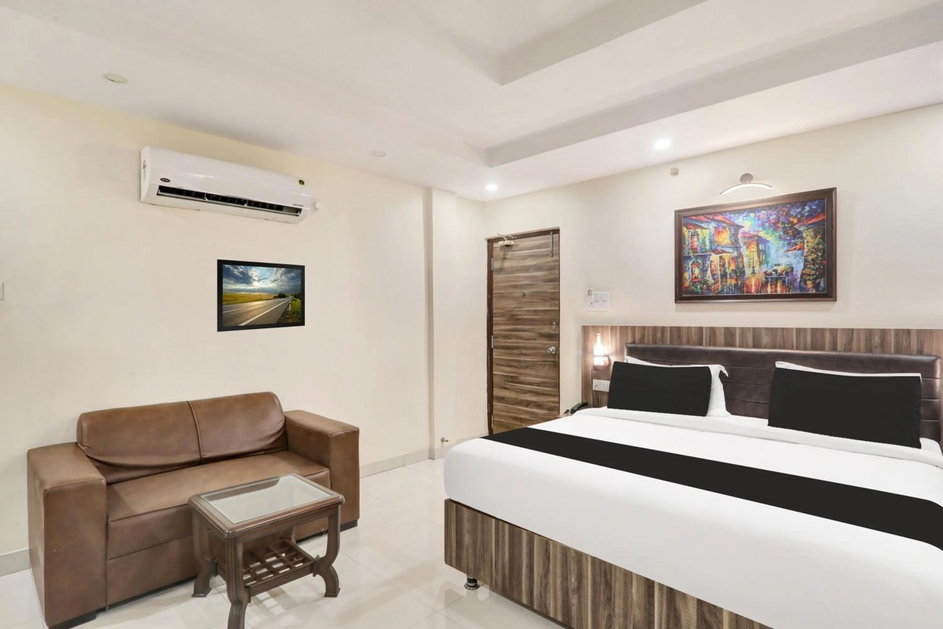 Bedroom, Bed in Super Townhouse Kankarbagh Formerly Kunwar Alcajars