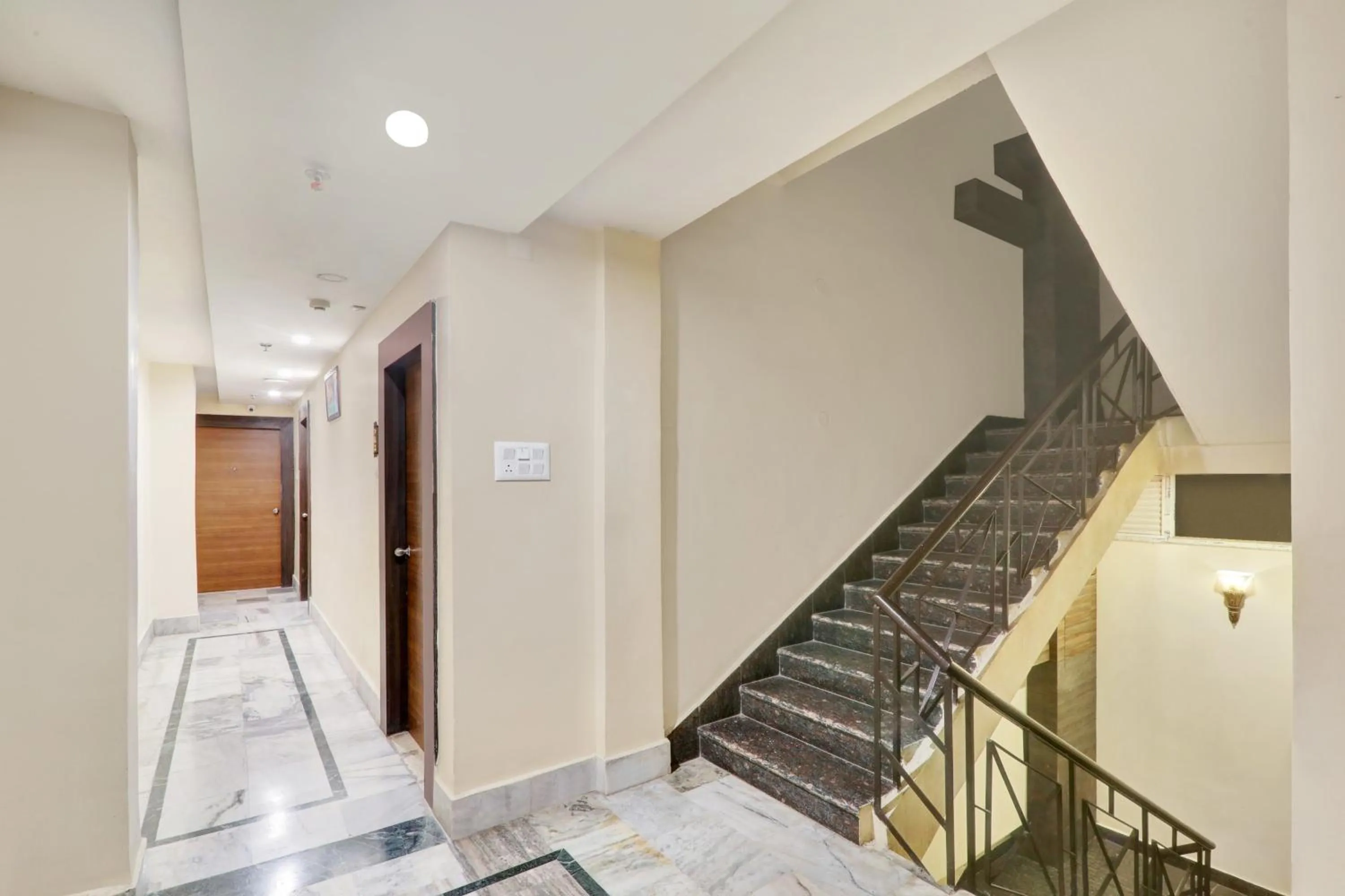 Lobby or reception in Super Townhouse Kankarbagh Formerly Kunwar Alcajars