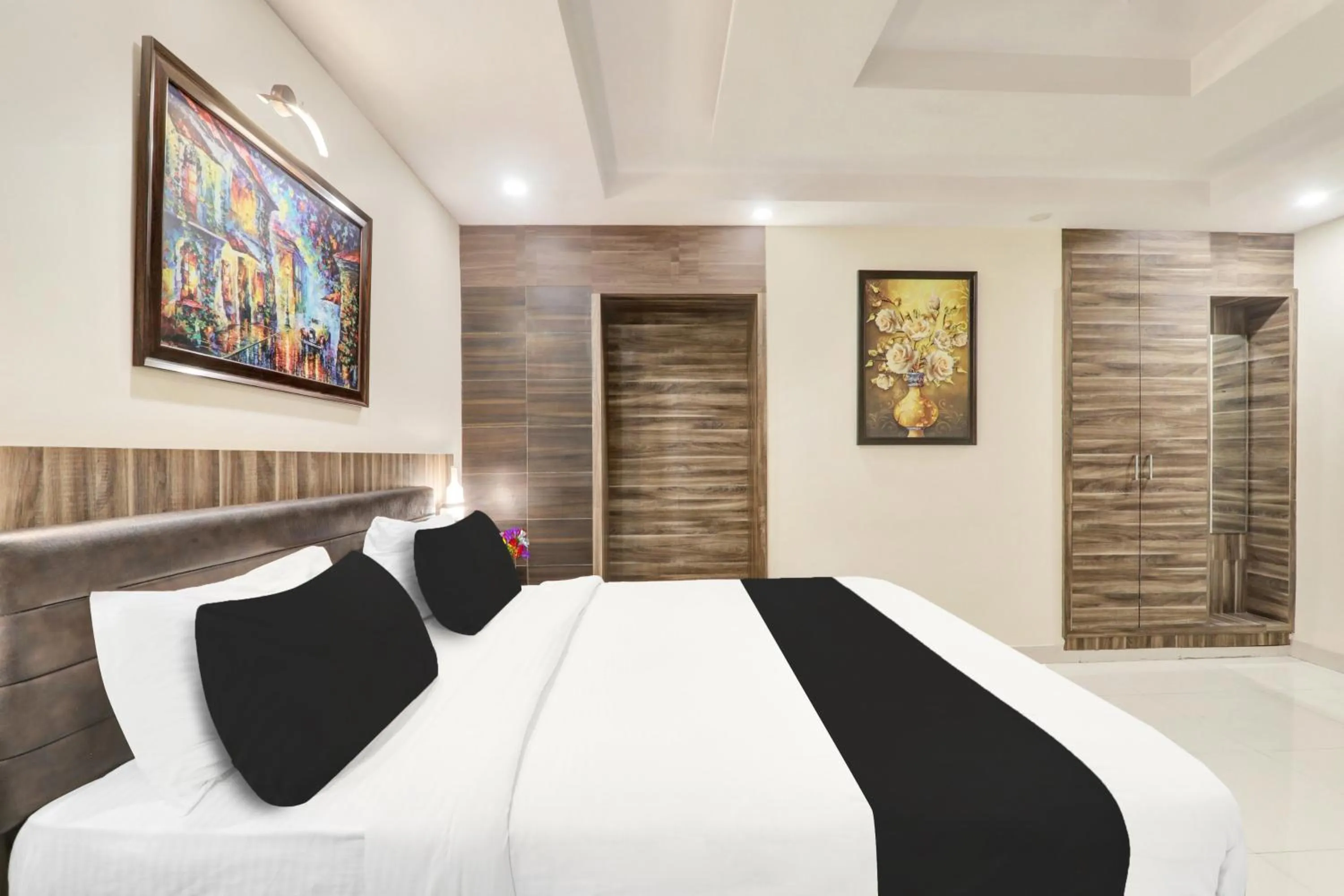 Bedroom, Bed in Super Townhouse Kankarbagh Formerly Kunwar Alcajars