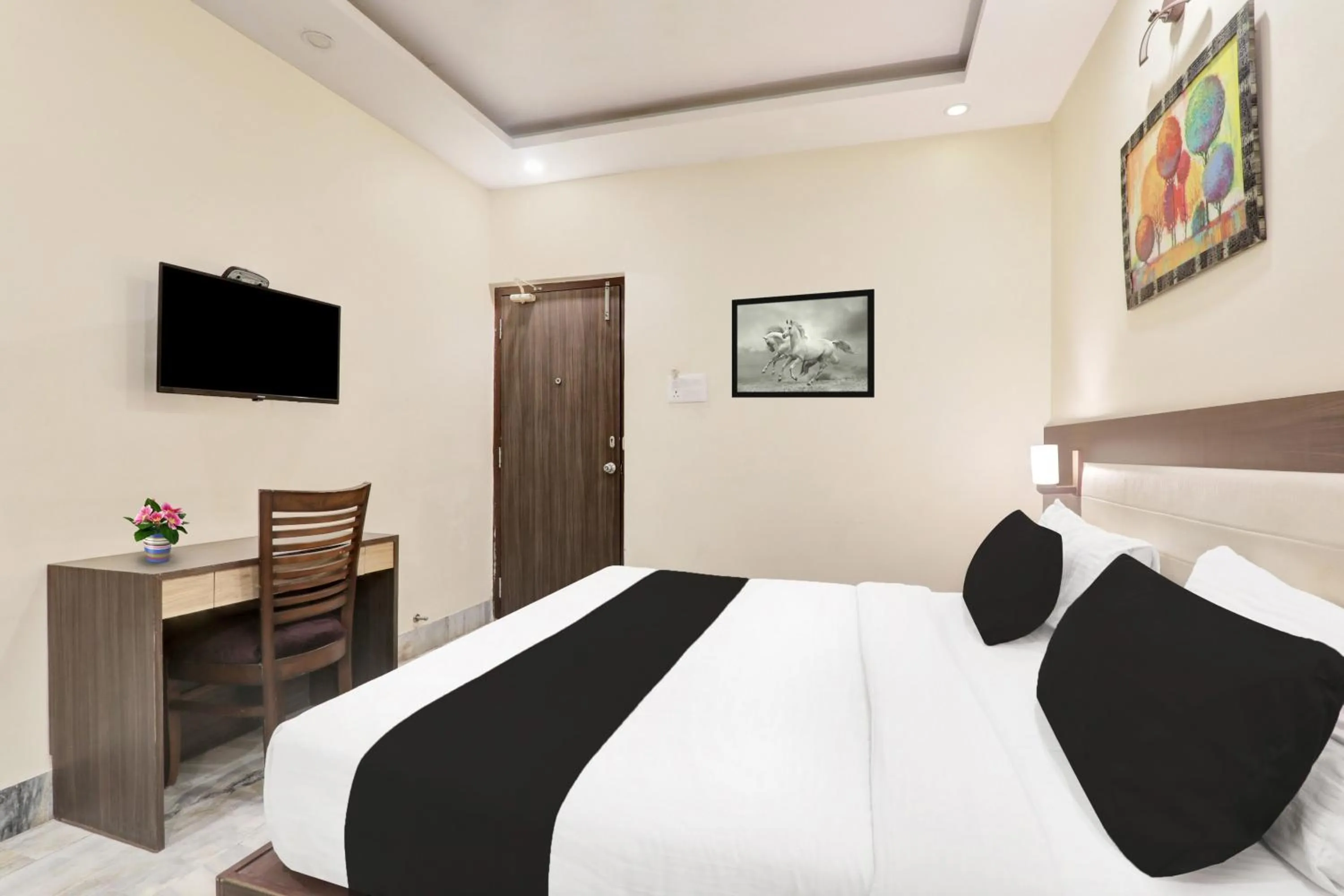 Bedroom, Bed in Super Townhouse Kankarbagh Formerly Kunwar Alcajars