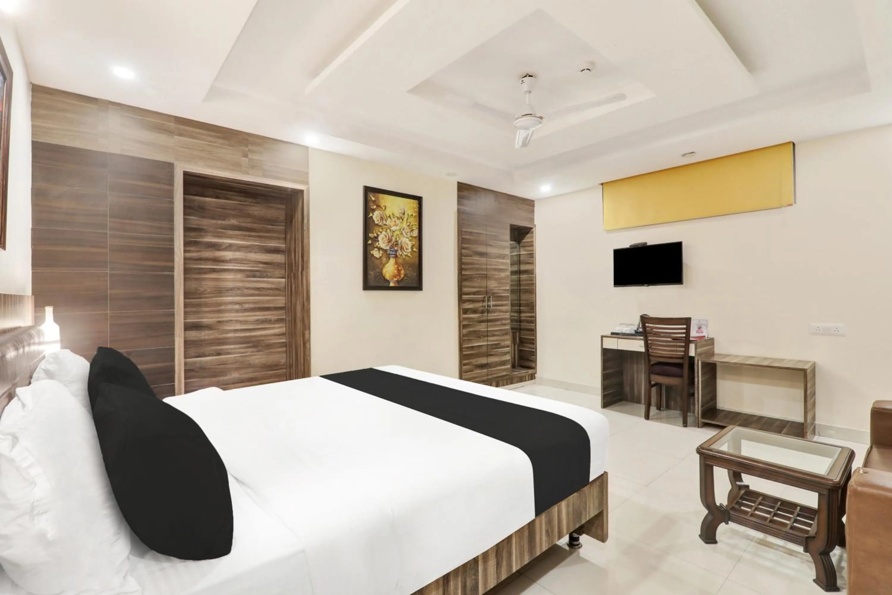 Bedroom, Bed in Super Townhouse Kankarbagh Formerly Kunwar Alcajars