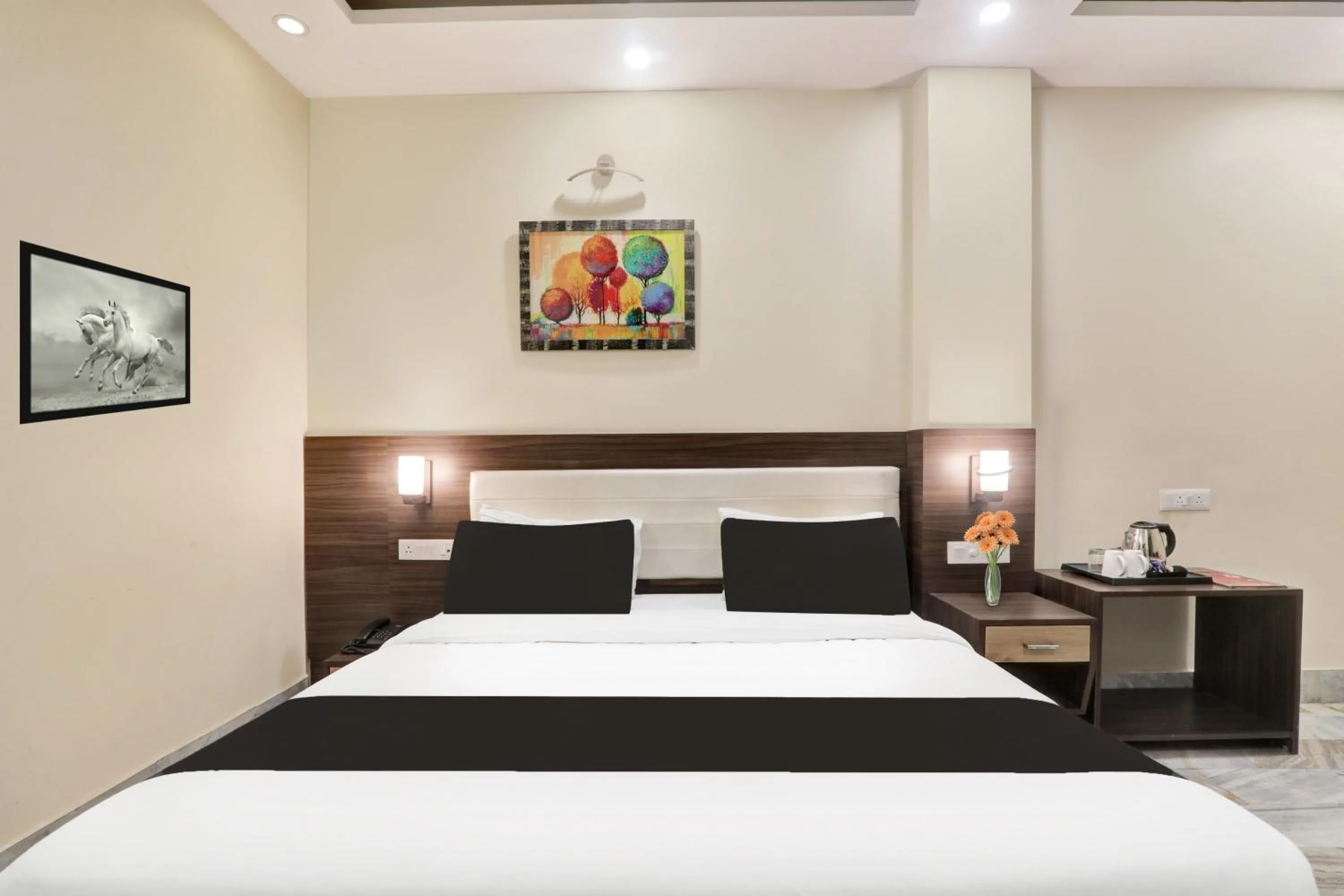 Bedroom, Bed in Super Townhouse Kankarbagh Formerly Kunwar Alcajars