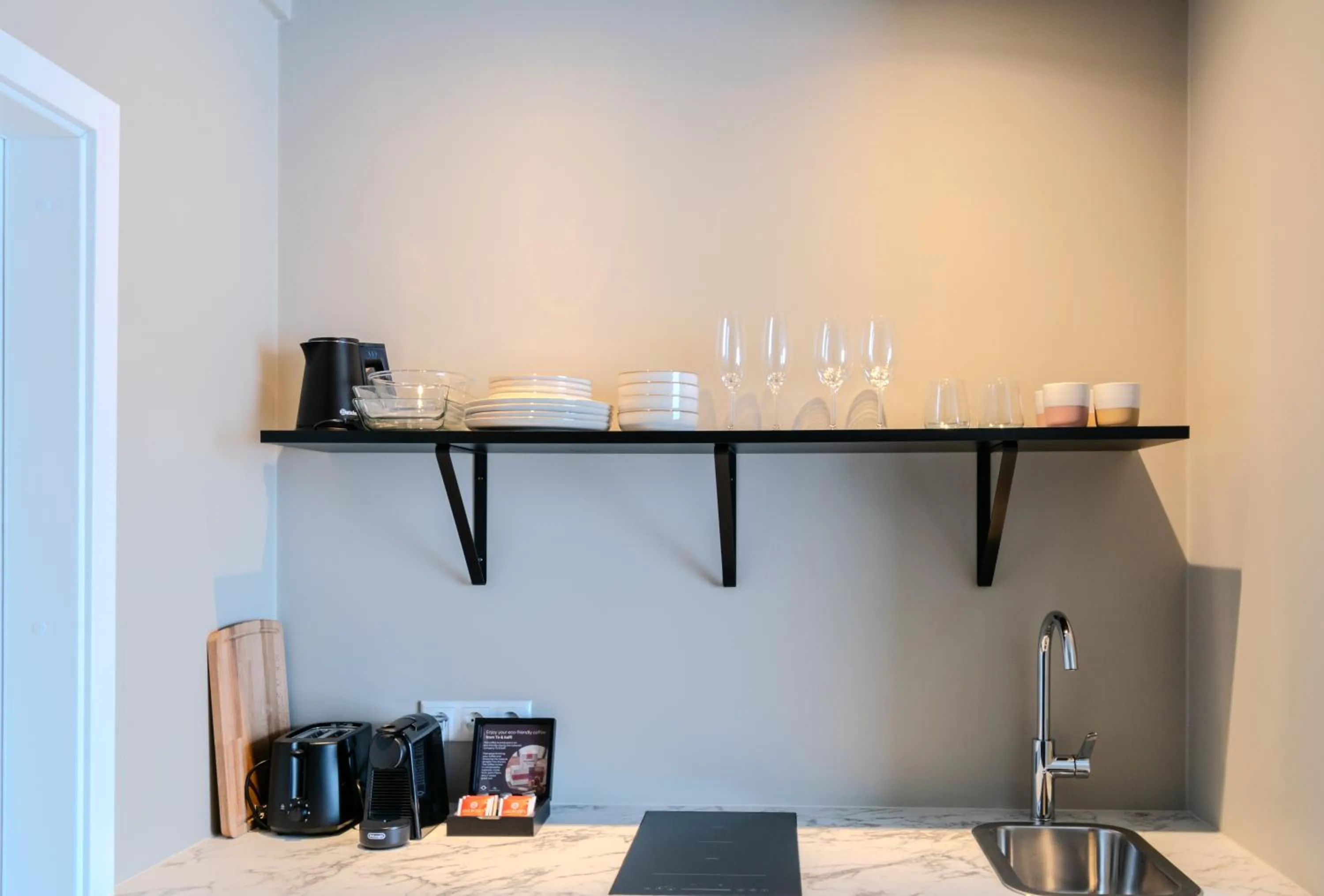 Coffee/tea facilities in Frost Apartments by Heimaleiga