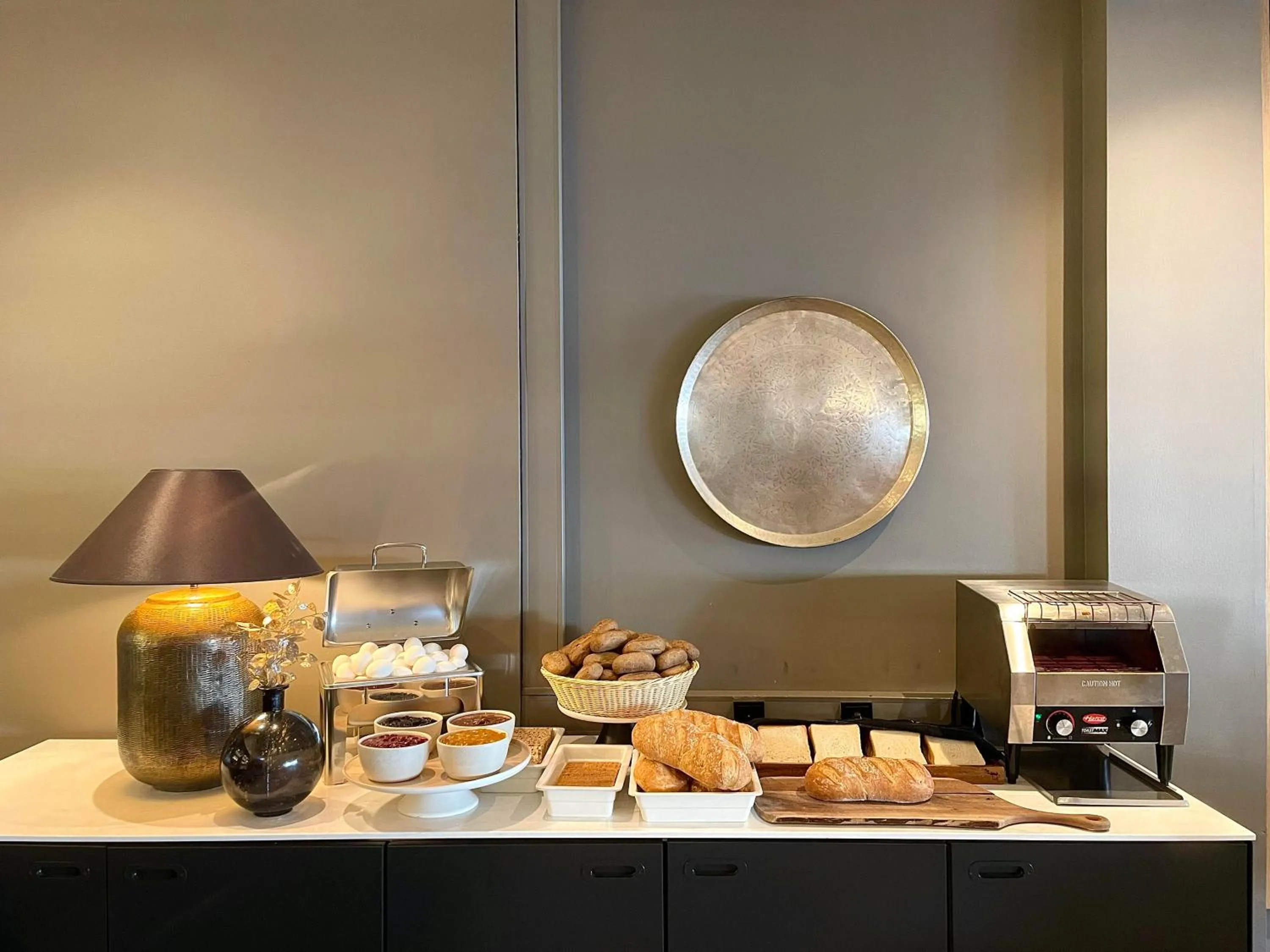 Breakfast in Frost Apartments by Heimaleiga