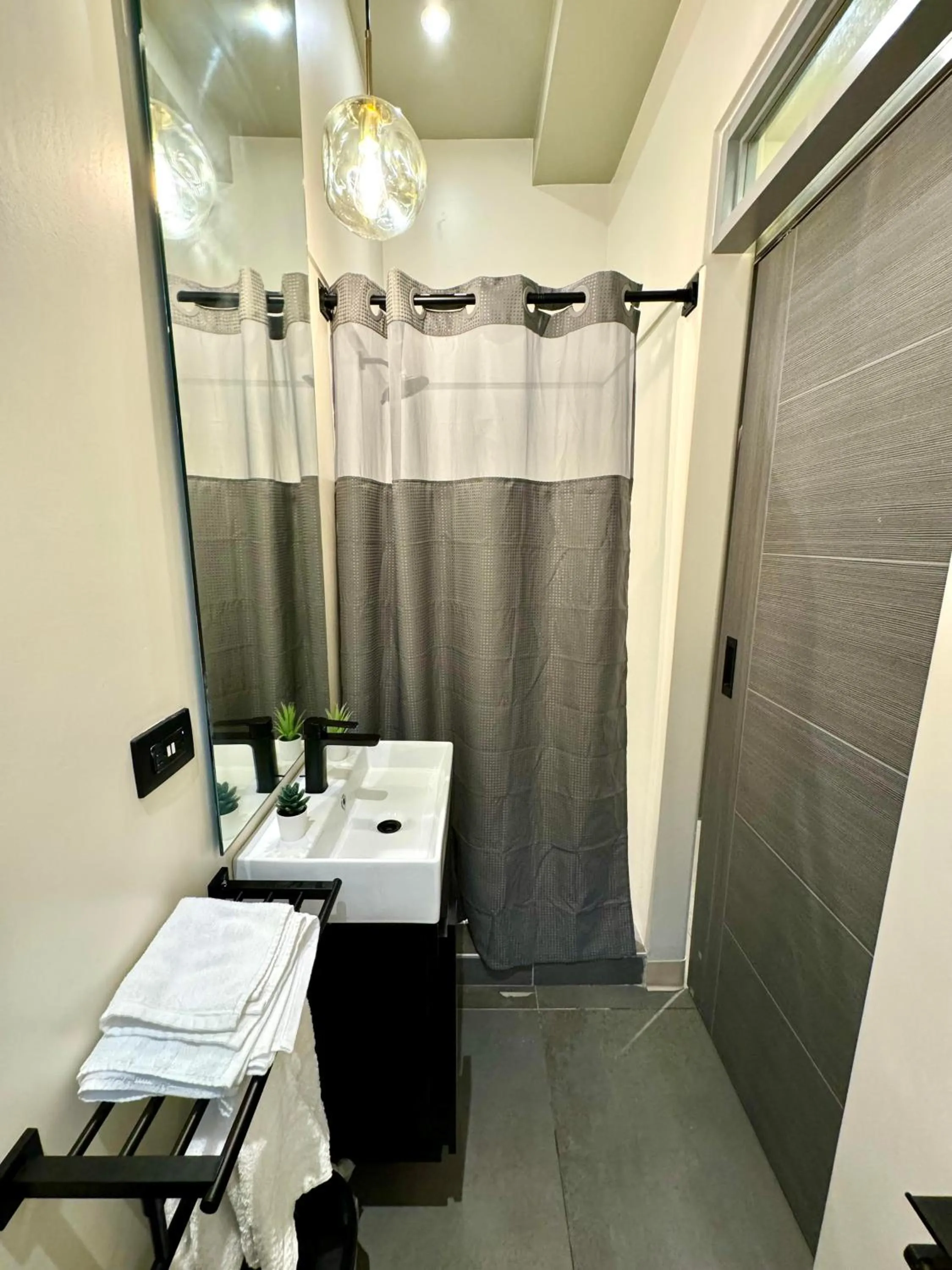 Shower in Somos Hotel San Juan