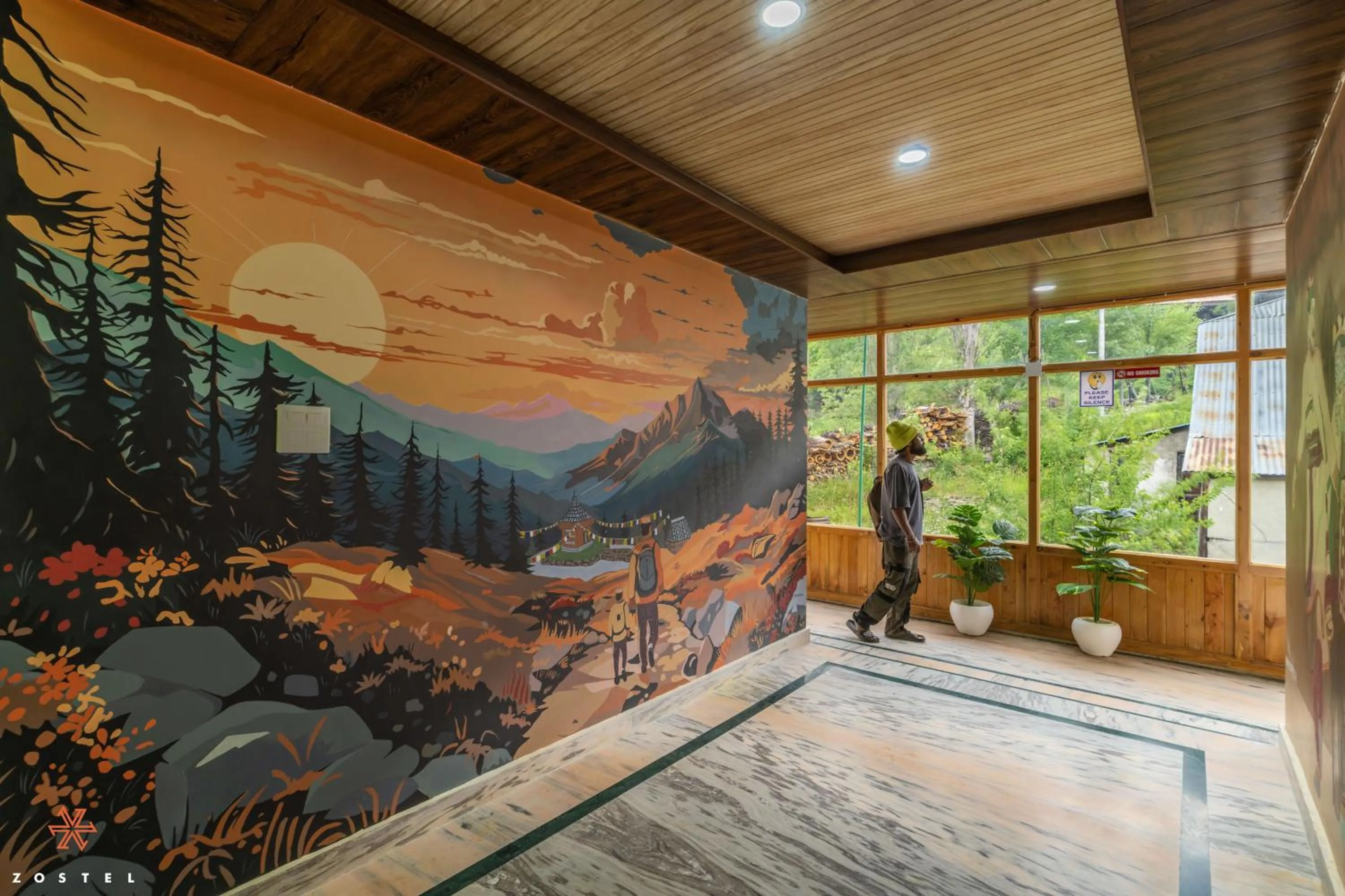 Living room in Zostel Kalpa