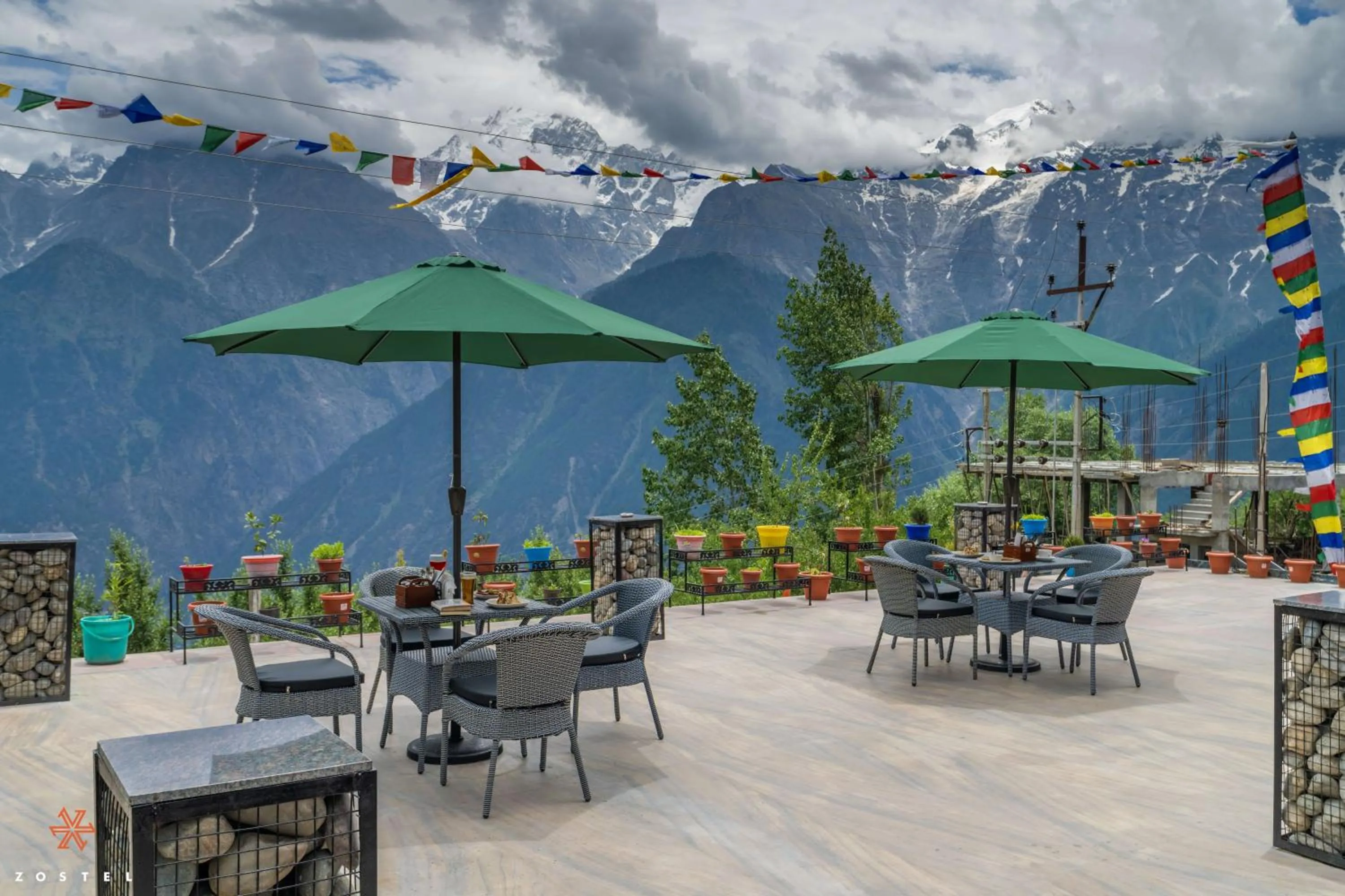 Patio in Zostel Kalpa