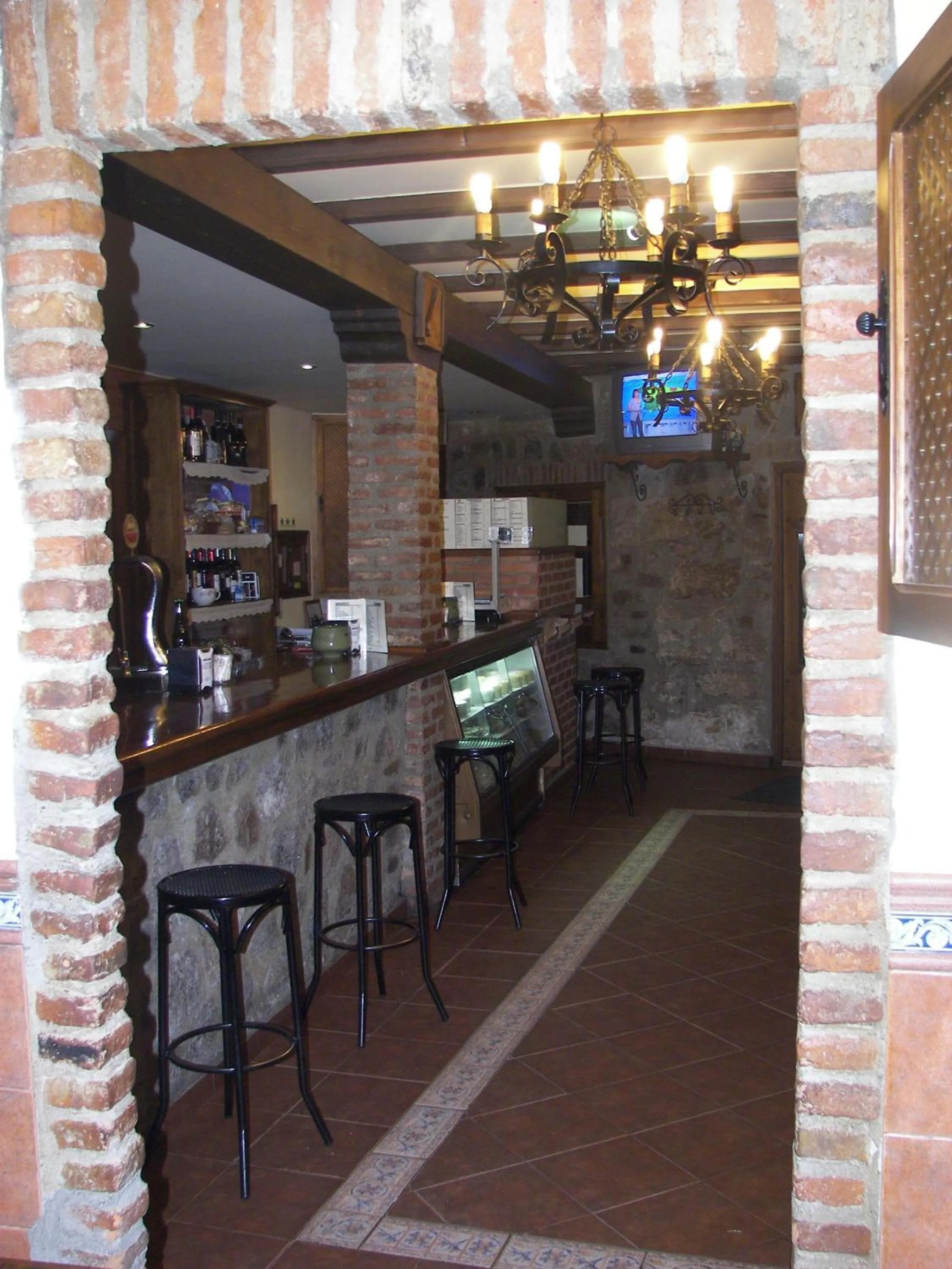 Restaurant/places to eat in Hostal Hueso