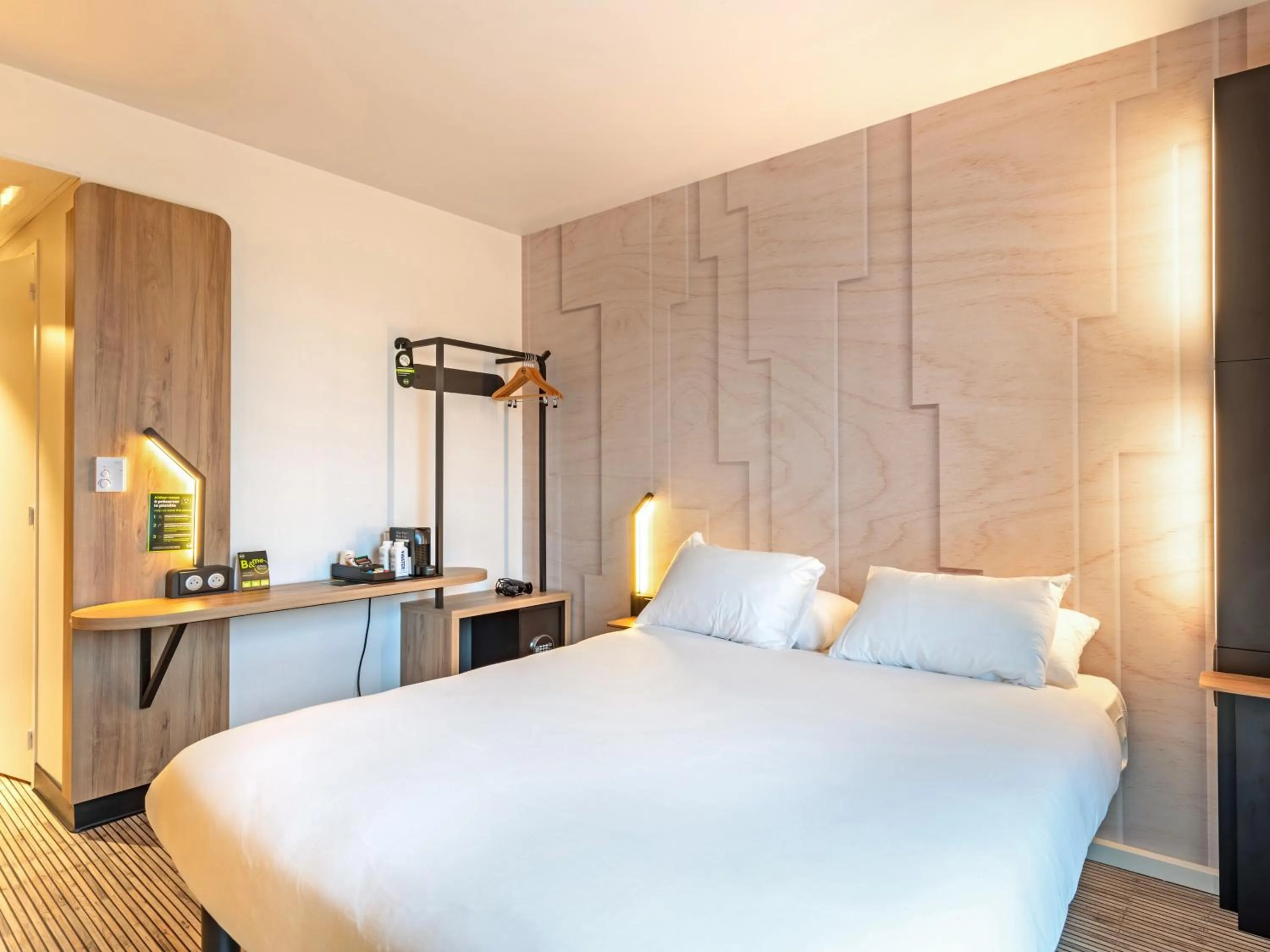 Photo of the whole room, Bed in B&B HOTEL Brest Porte de Gouesnou