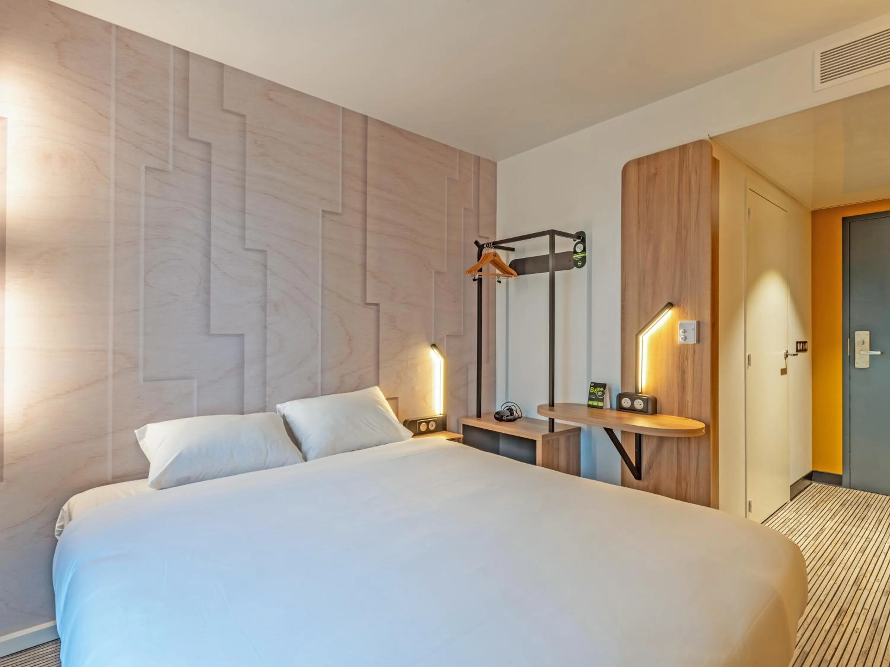 Photo of the whole room, Bed in B&B HOTEL Brest Porte de Gouesnou