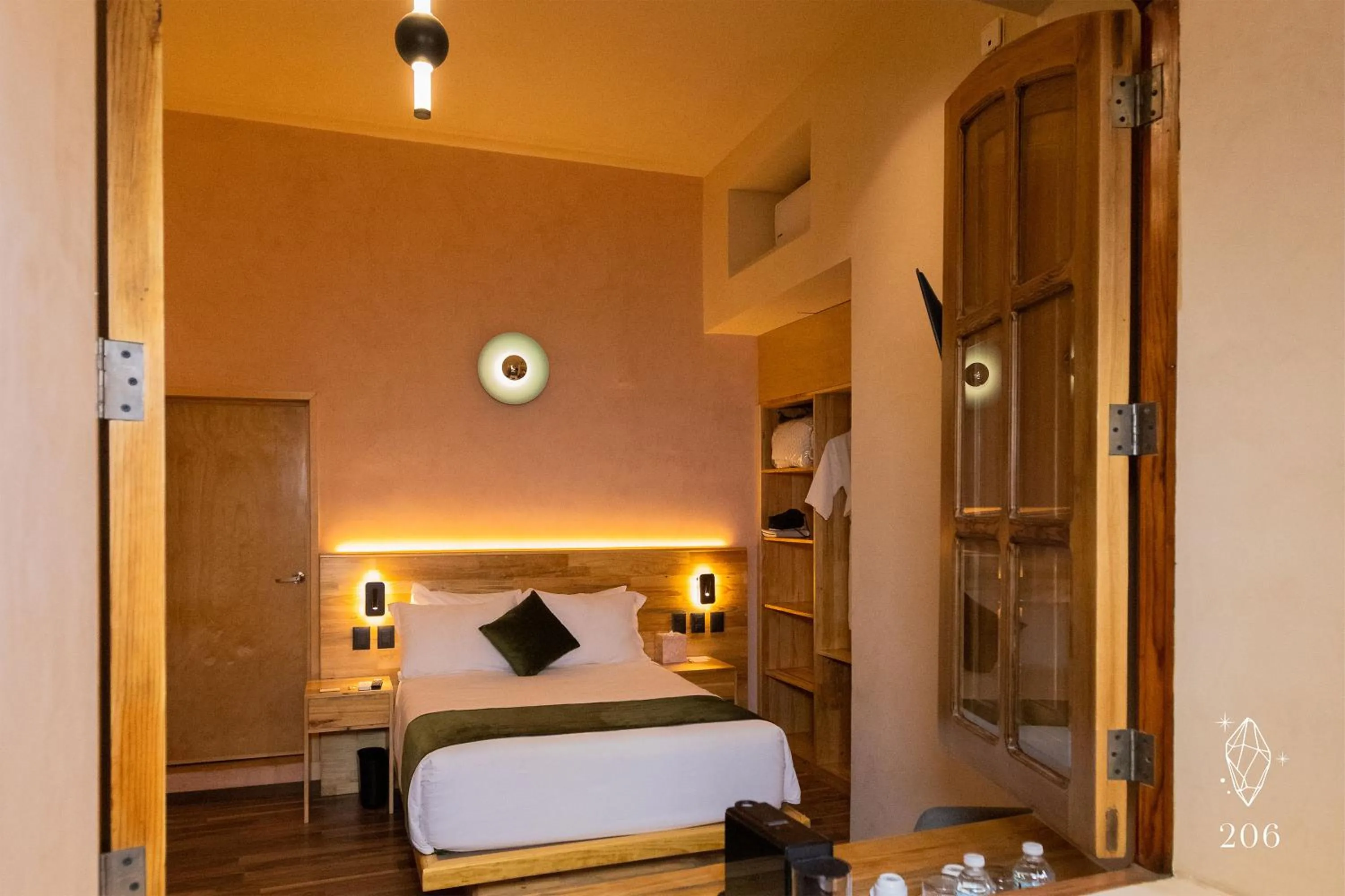 Photo of the whole room, Bed in Sauvé Casa Boutique