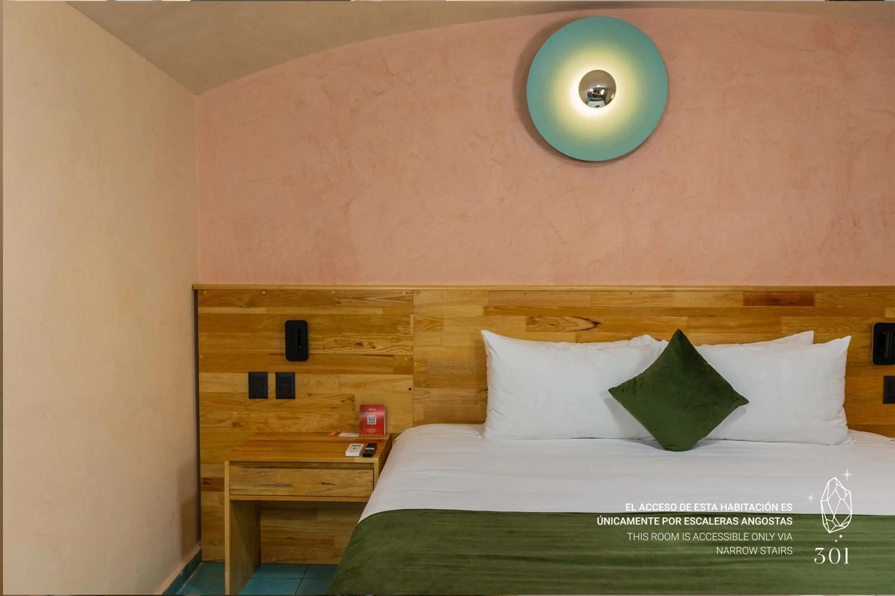 Photo of the whole room, Bed in Sauvé Casa Boutique