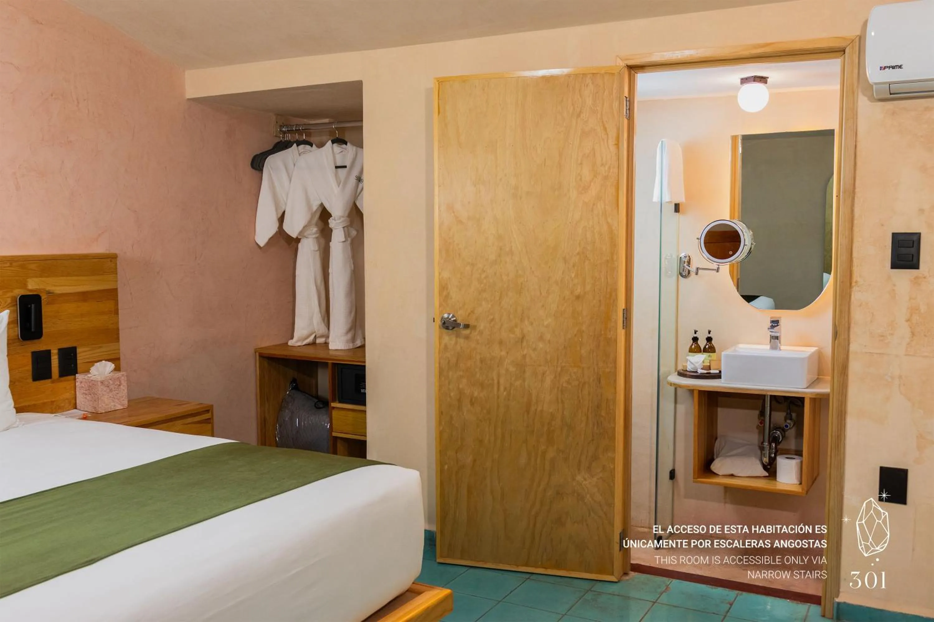 Bathroom, Bed in Sauvé Casa Boutique