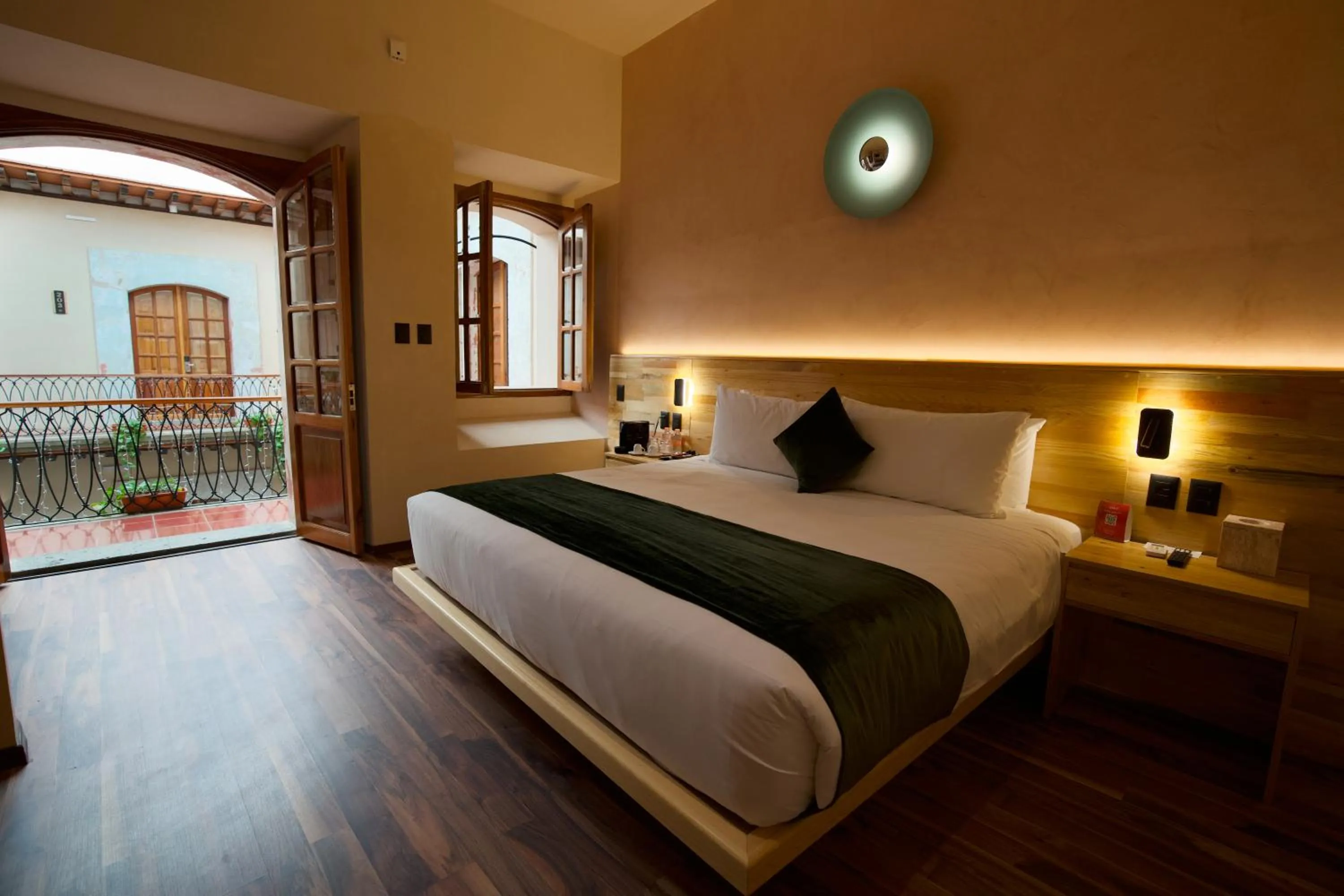 Photo of the whole room, Bed in Sauvé Casa Boutique