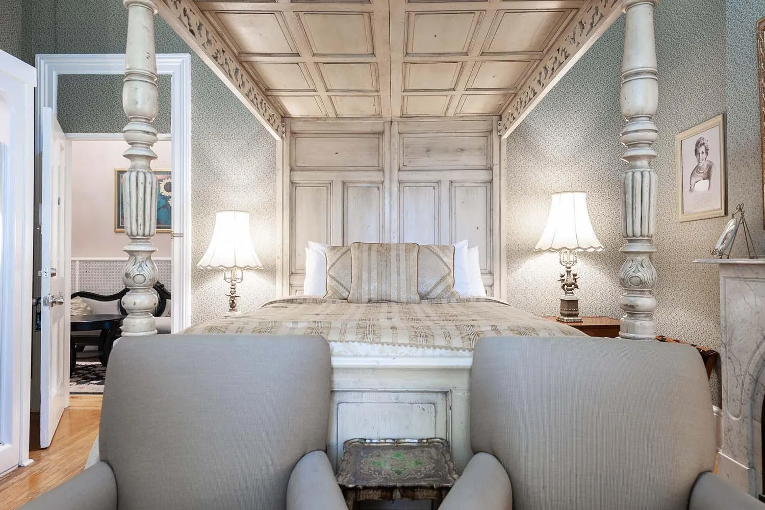 Bed in Stone Maiden Inn