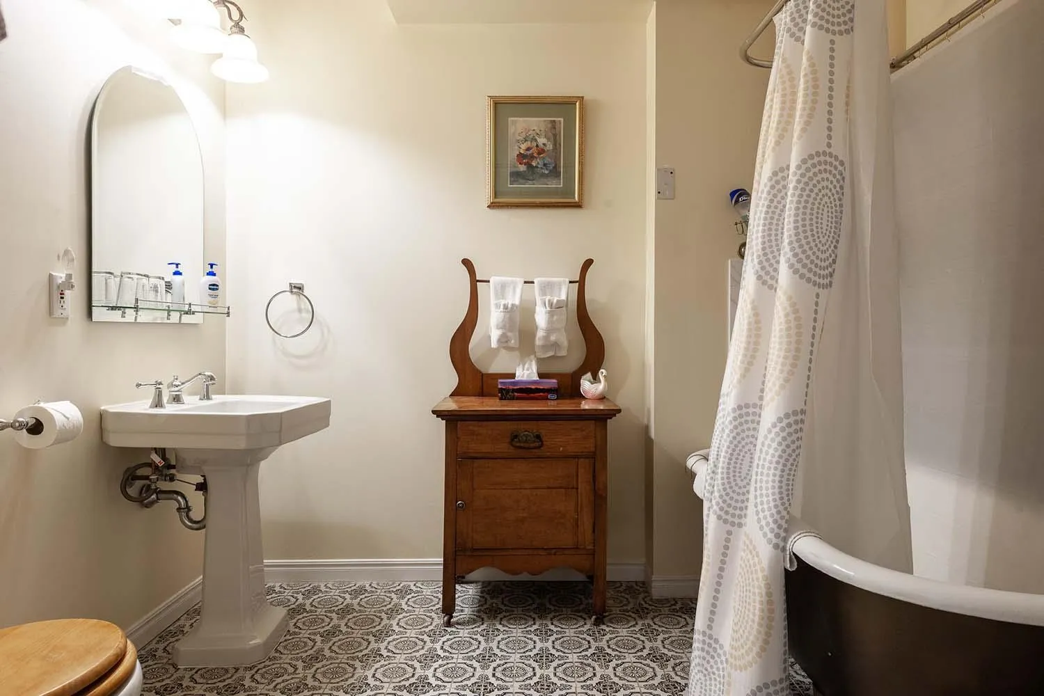 Toilet in Stone Maiden Inn