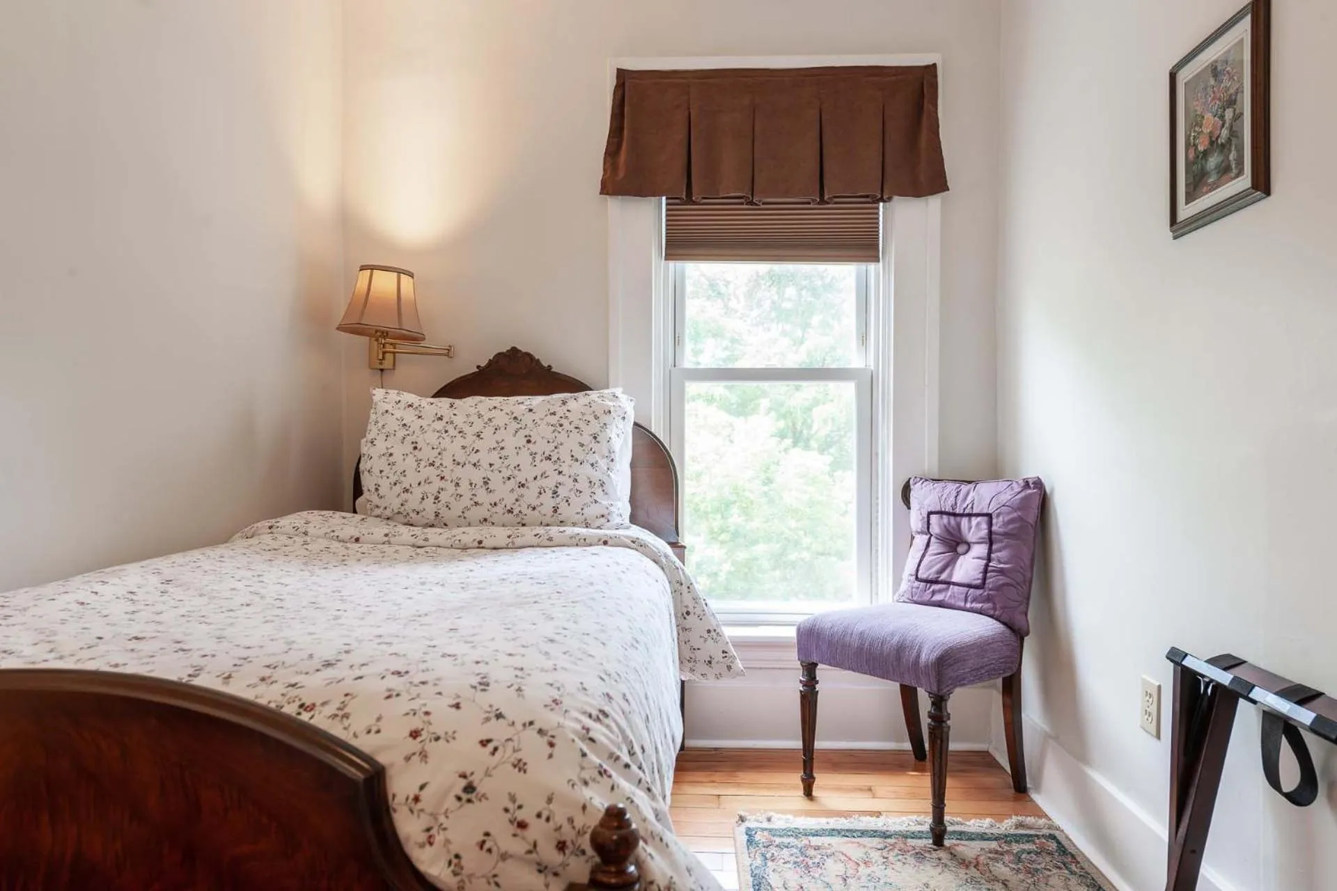 Bed in Stone Maiden Inn