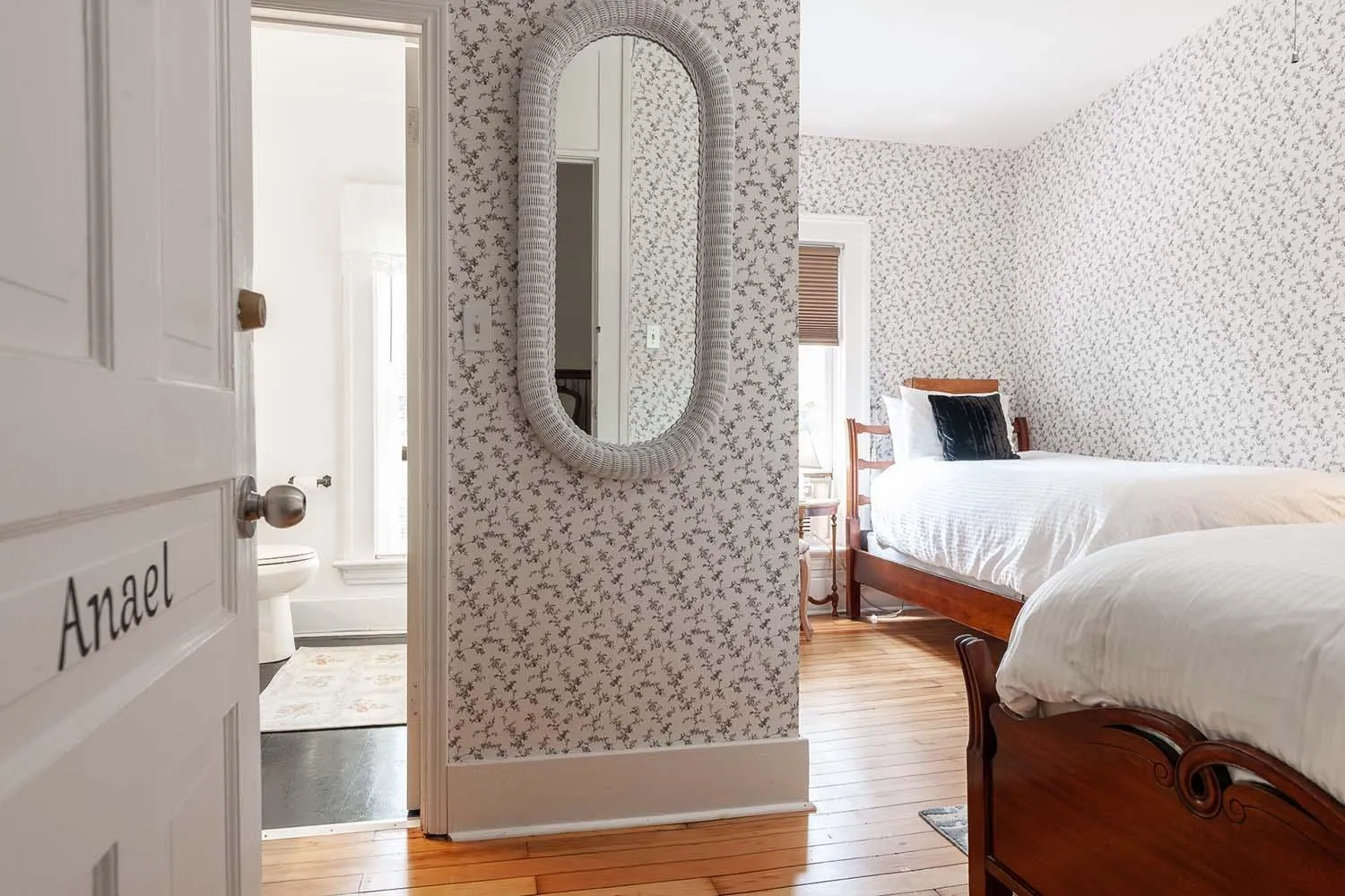 Bed in Stone Maiden Inn