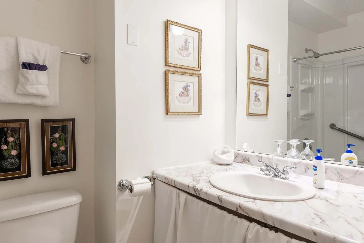 Shower in Stone Maiden Inn