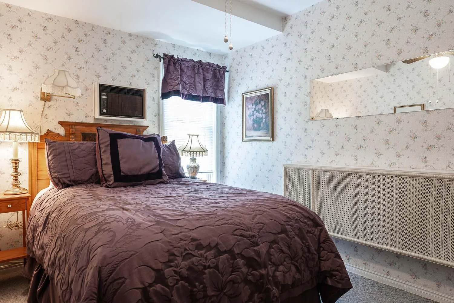 Bed in Stone Maiden Inn