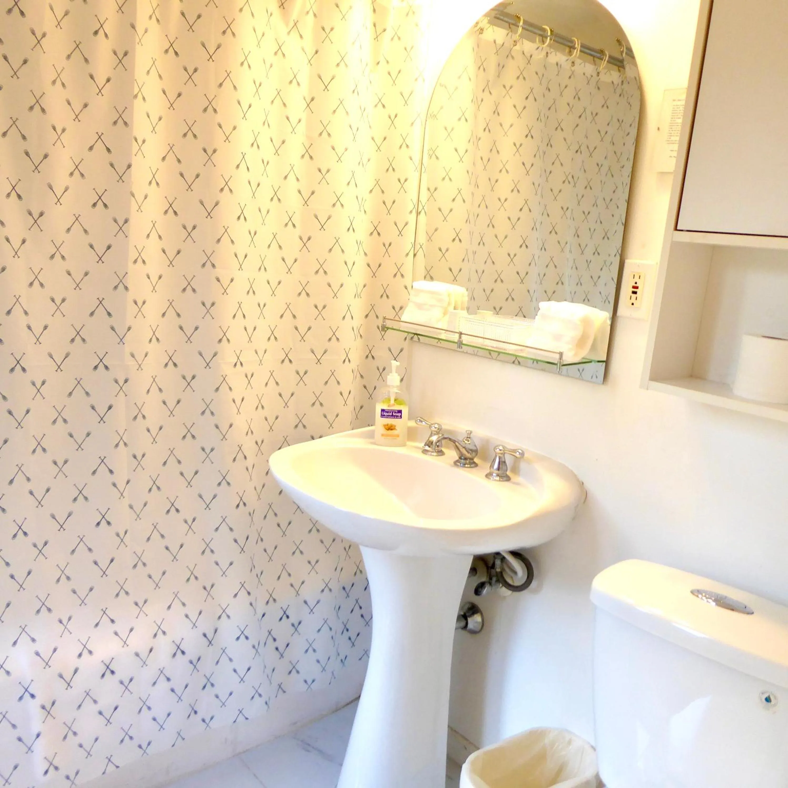 Shower in Stone Maiden Inn