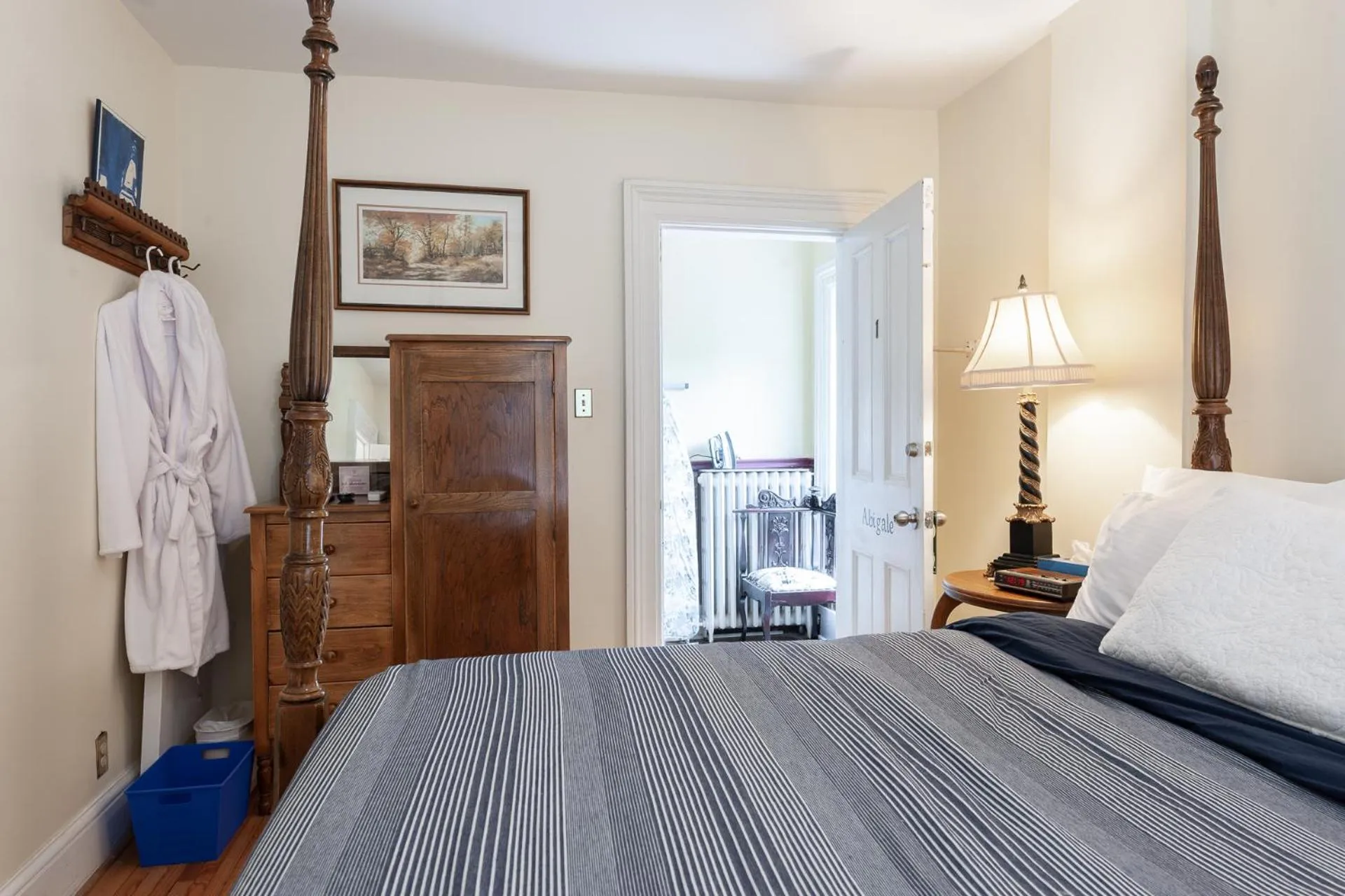 Bed in Stone Maiden Inn