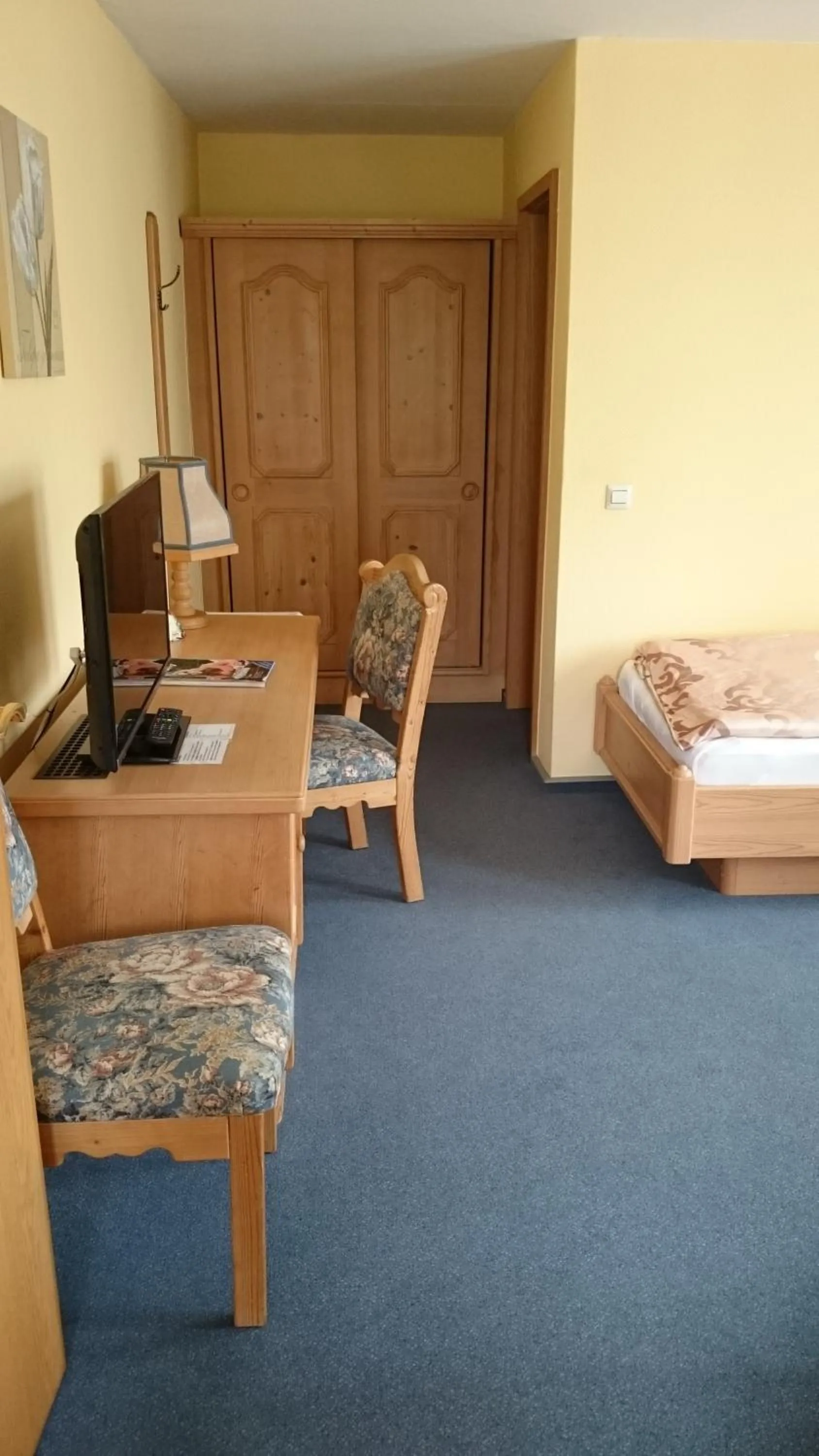 Photo of the whole room, Bed in Hotel Grüner Baum