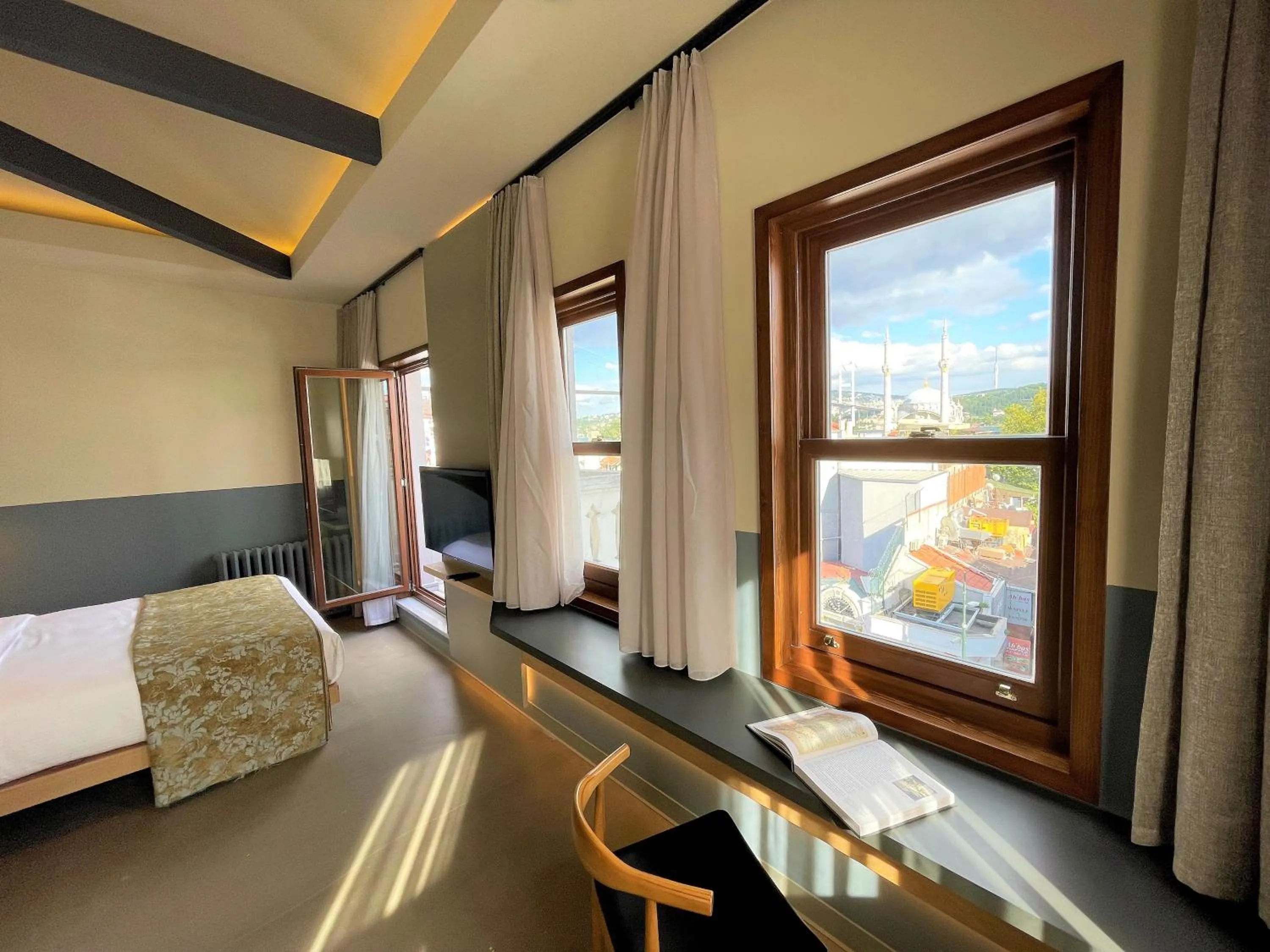 Queen Room with Sea View in Nevv Bosphorus Hotel & Suites