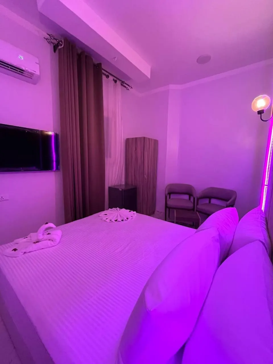 Communal lounge/ TV room, Bed in Future Hostel