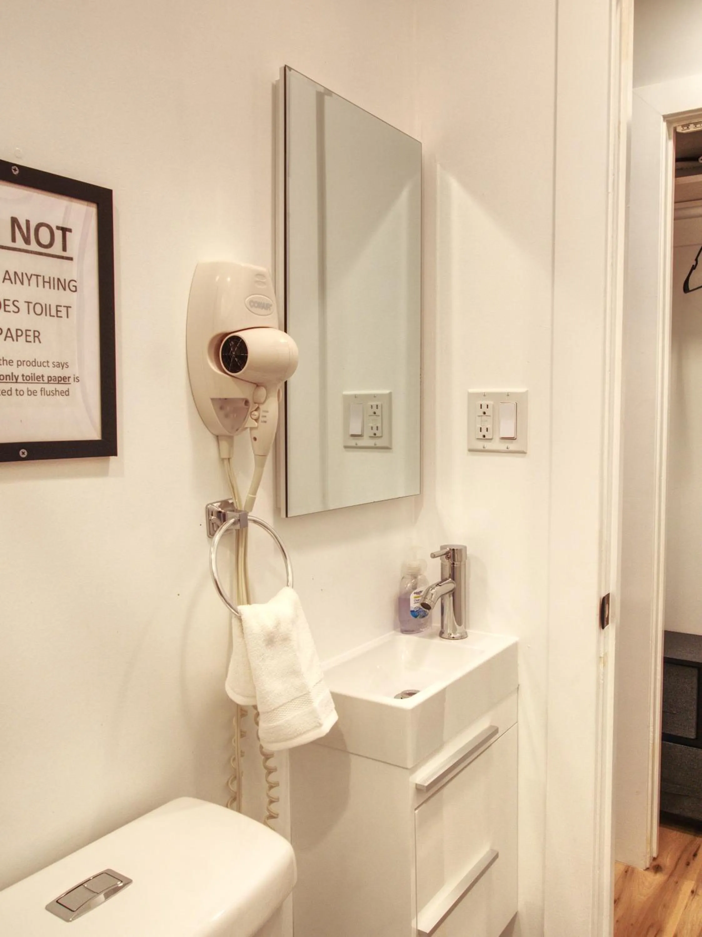 Bathroom in Vermont Suites