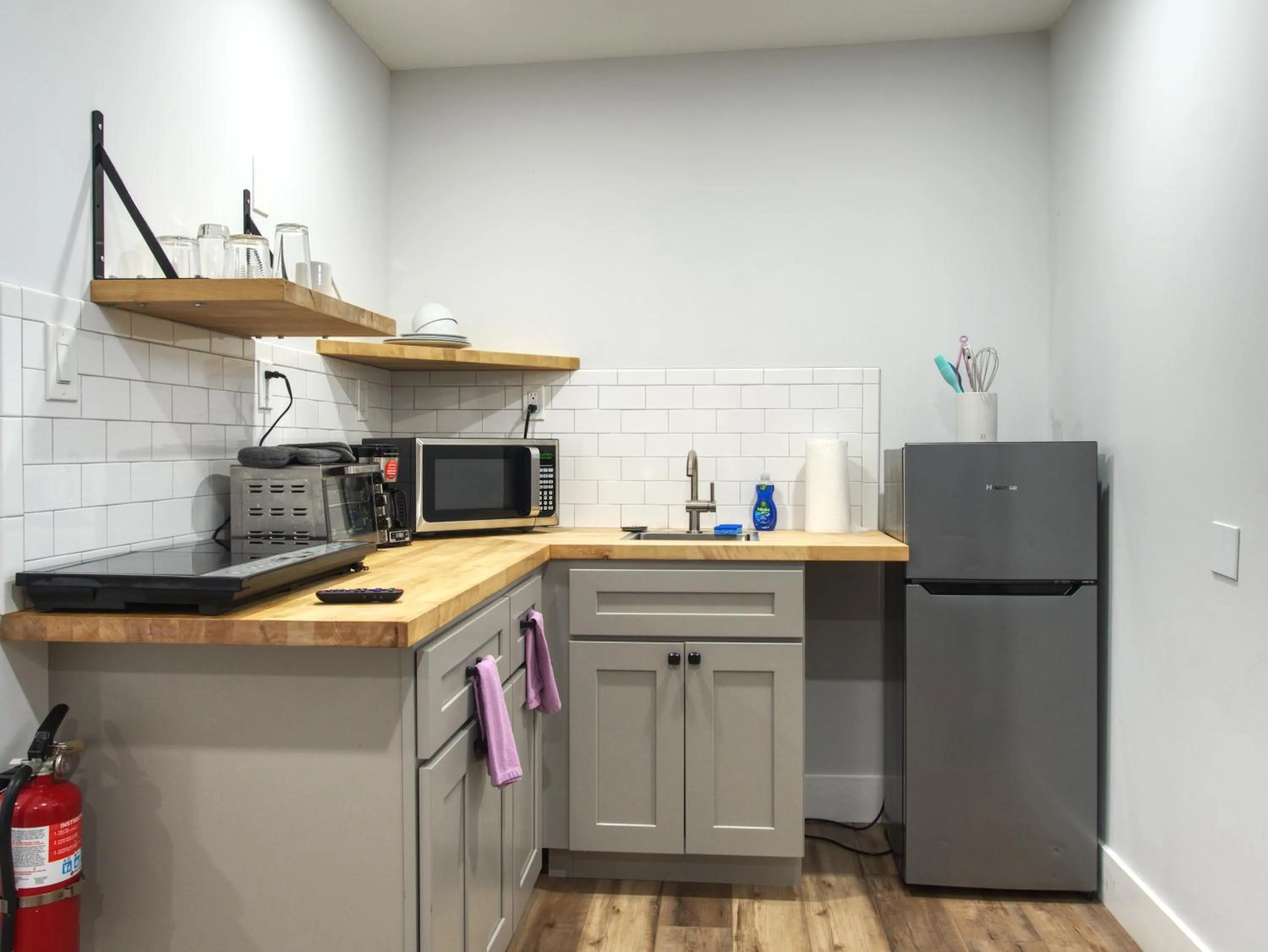 Kitchen or kitchenette in Vermont Suites