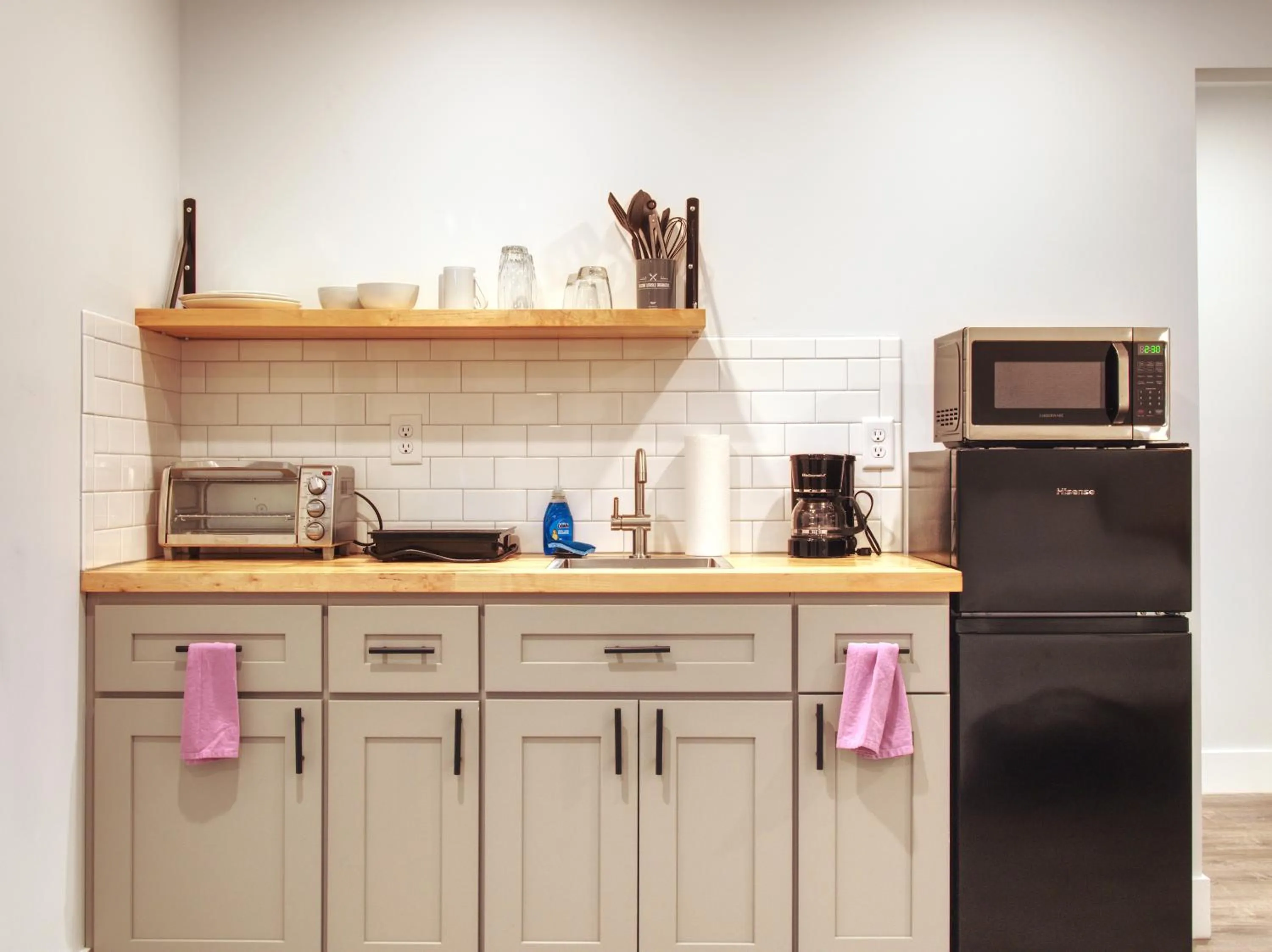 Kitchen or kitchenette in Vermont Suites