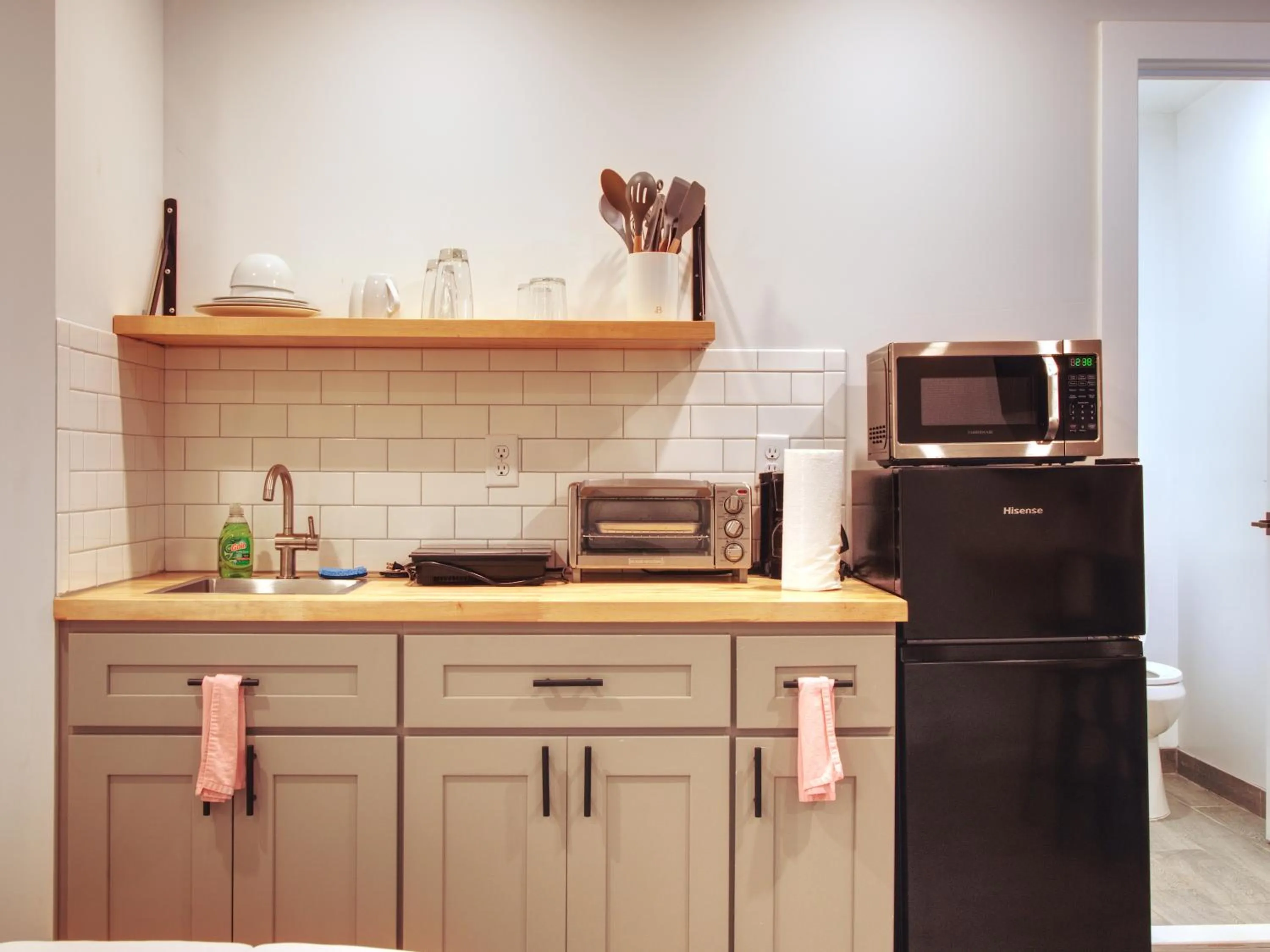 Kitchen or kitchenette in Vermont Suites